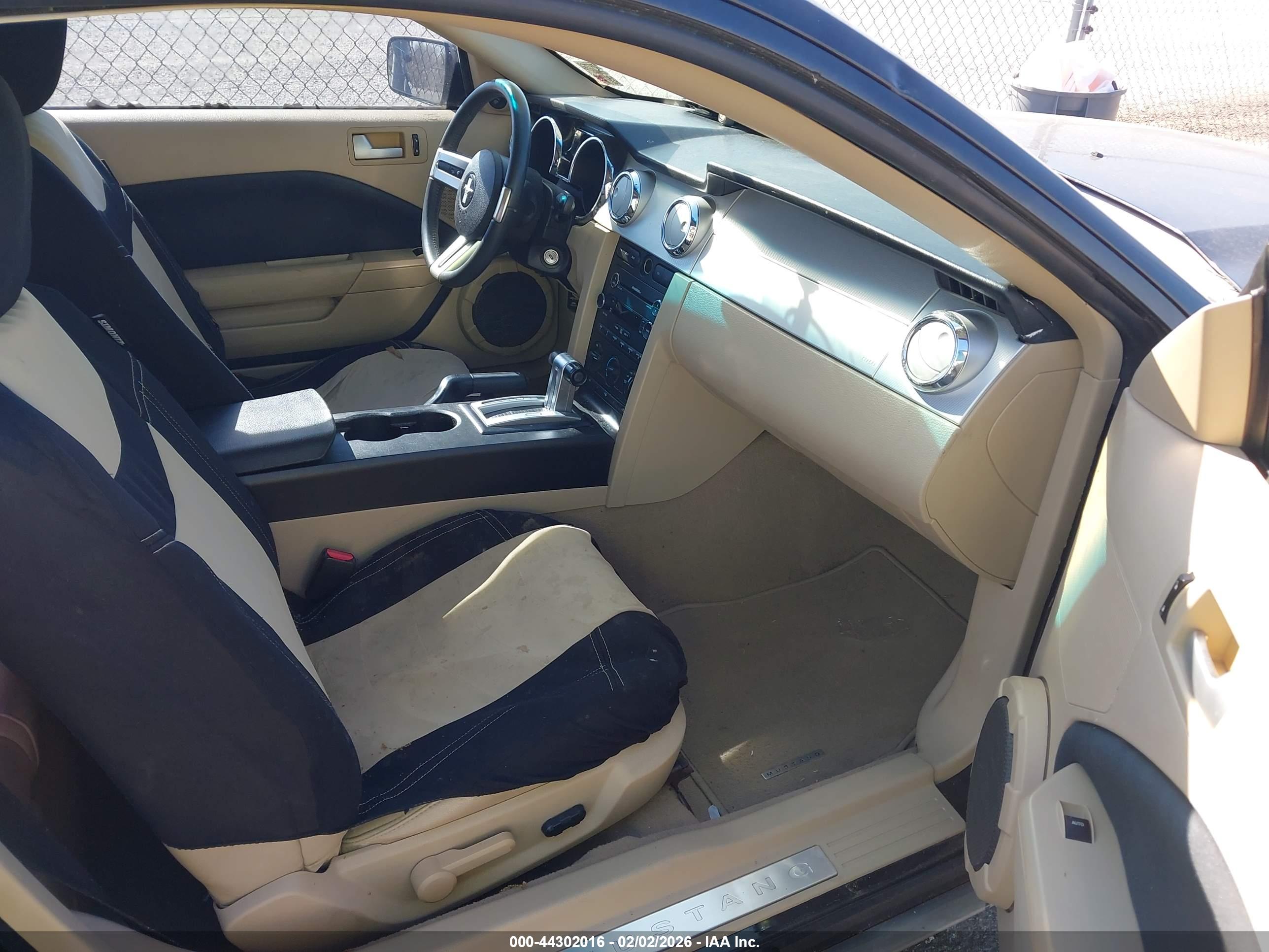 FORD MUSTANG image 5