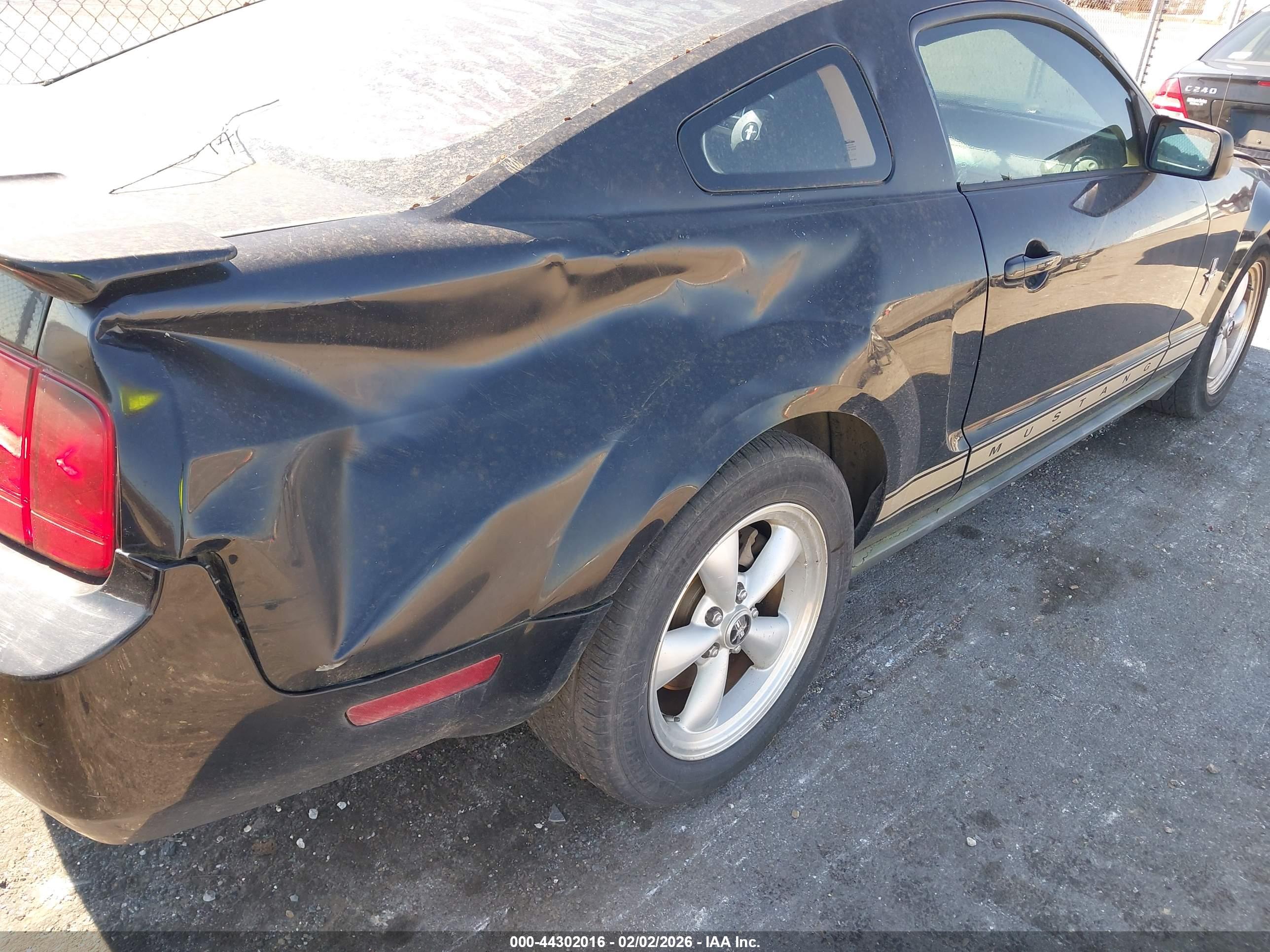 FORD MUSTANG image 6