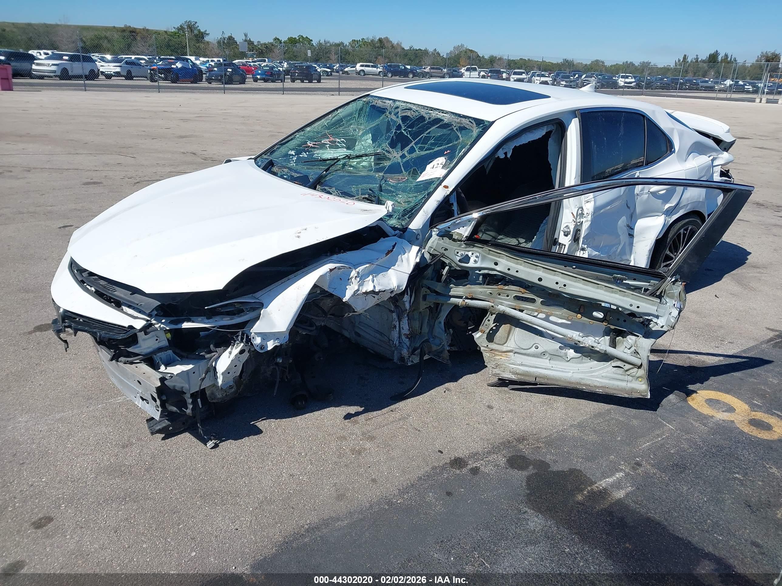 TOYOTA CAMRY image 2