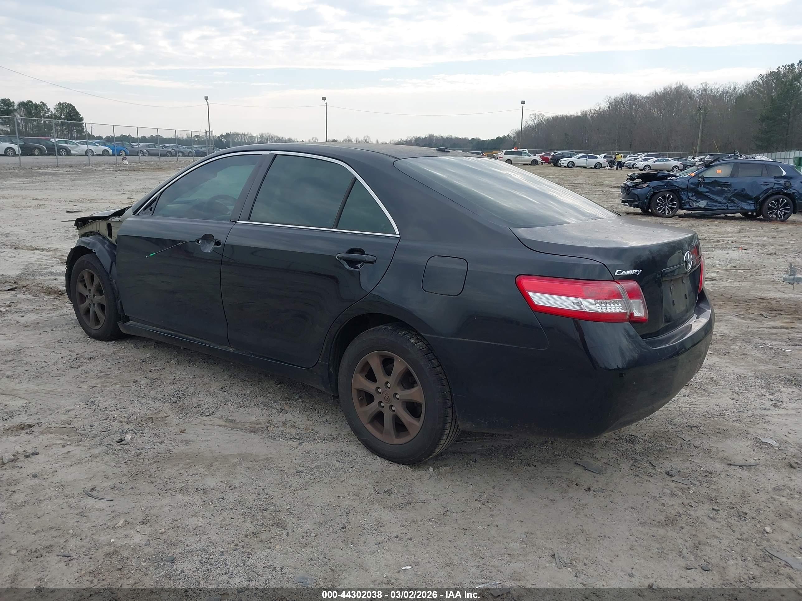 TOYOTA CAMRY image 3