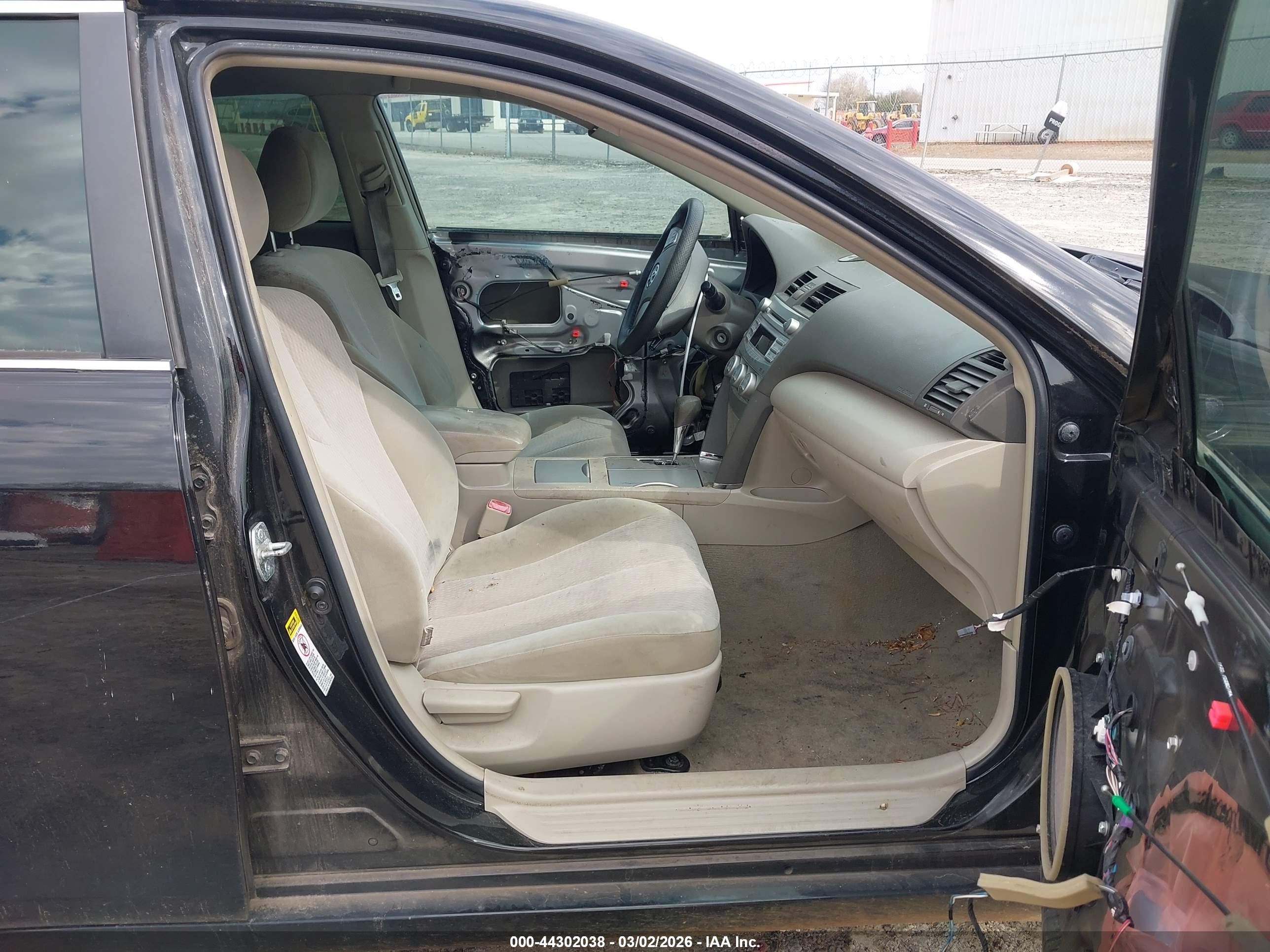 TOYOTA CAMRY image 5