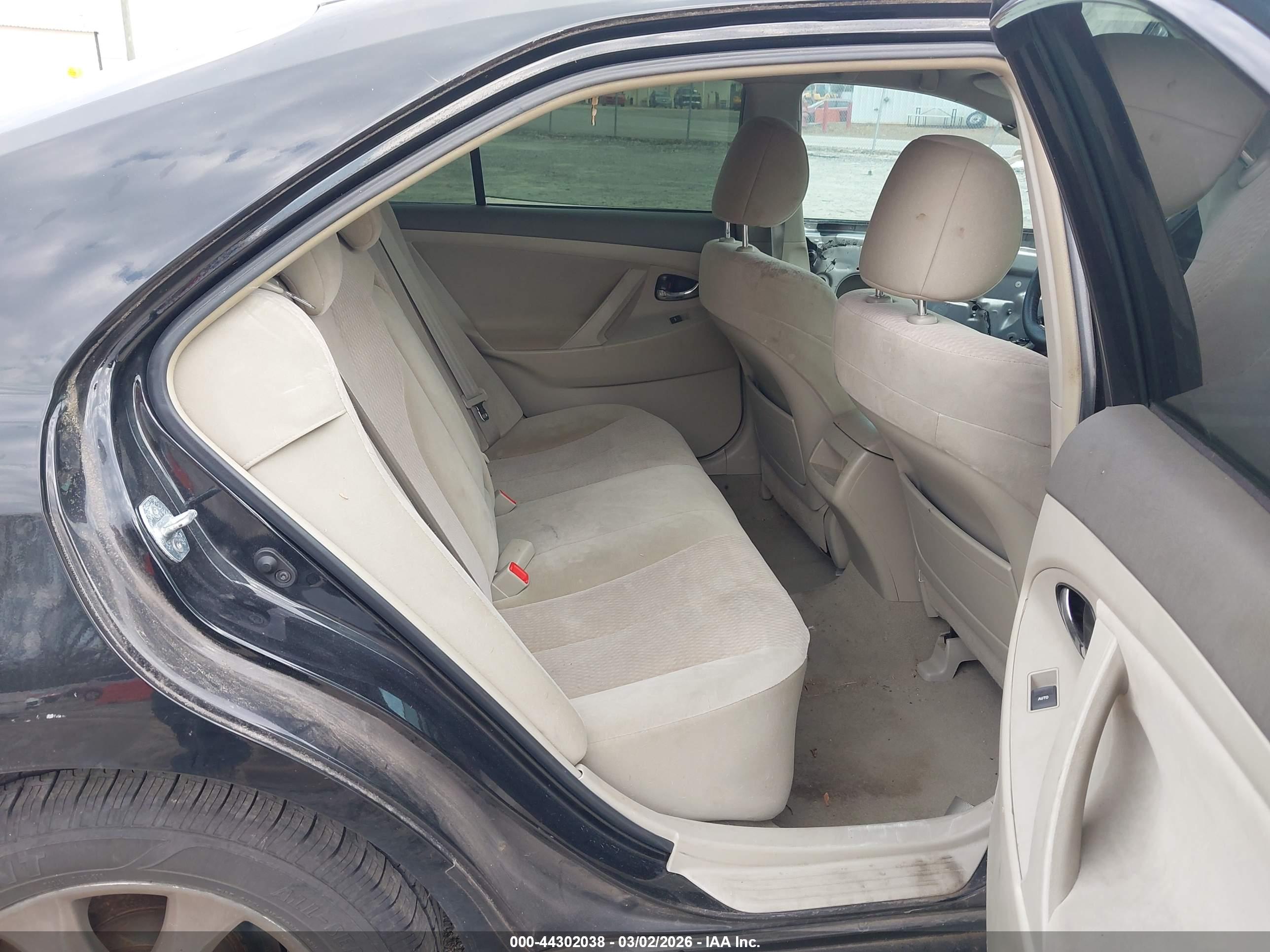TOYOTA CAMRY image 8