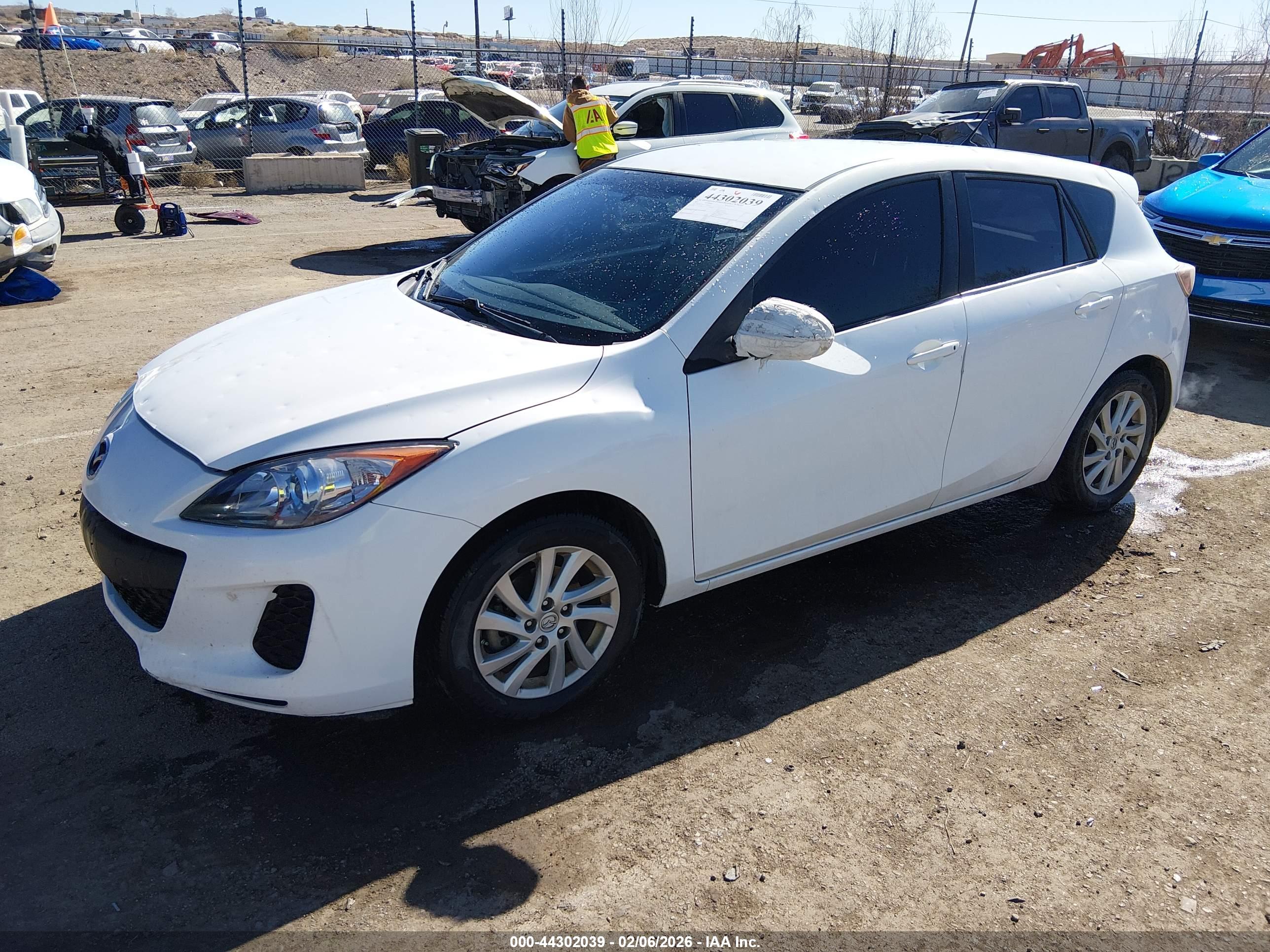 MAZDA MAZDA3 image 2