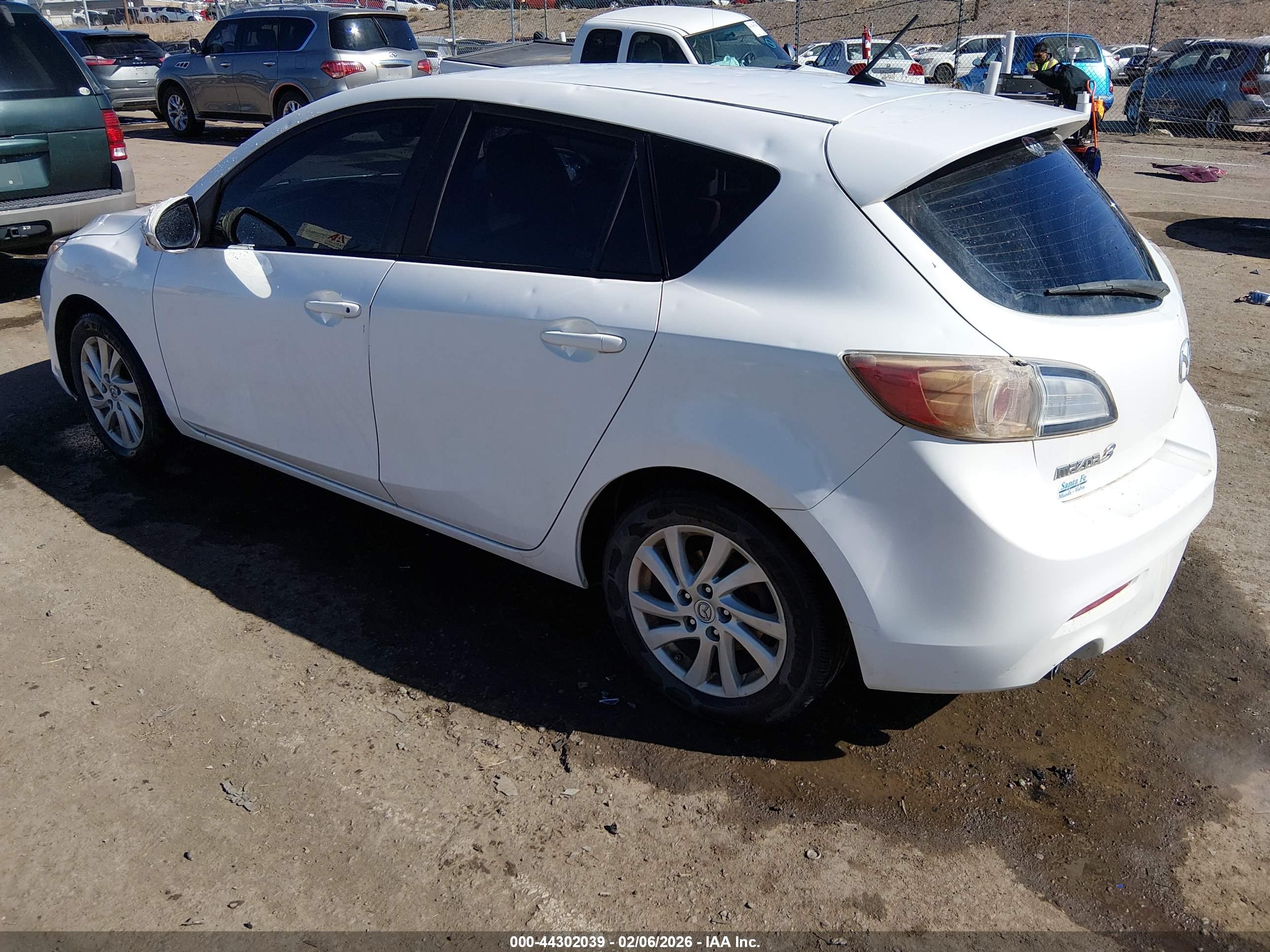 MAZDA MAZDA3 image 3