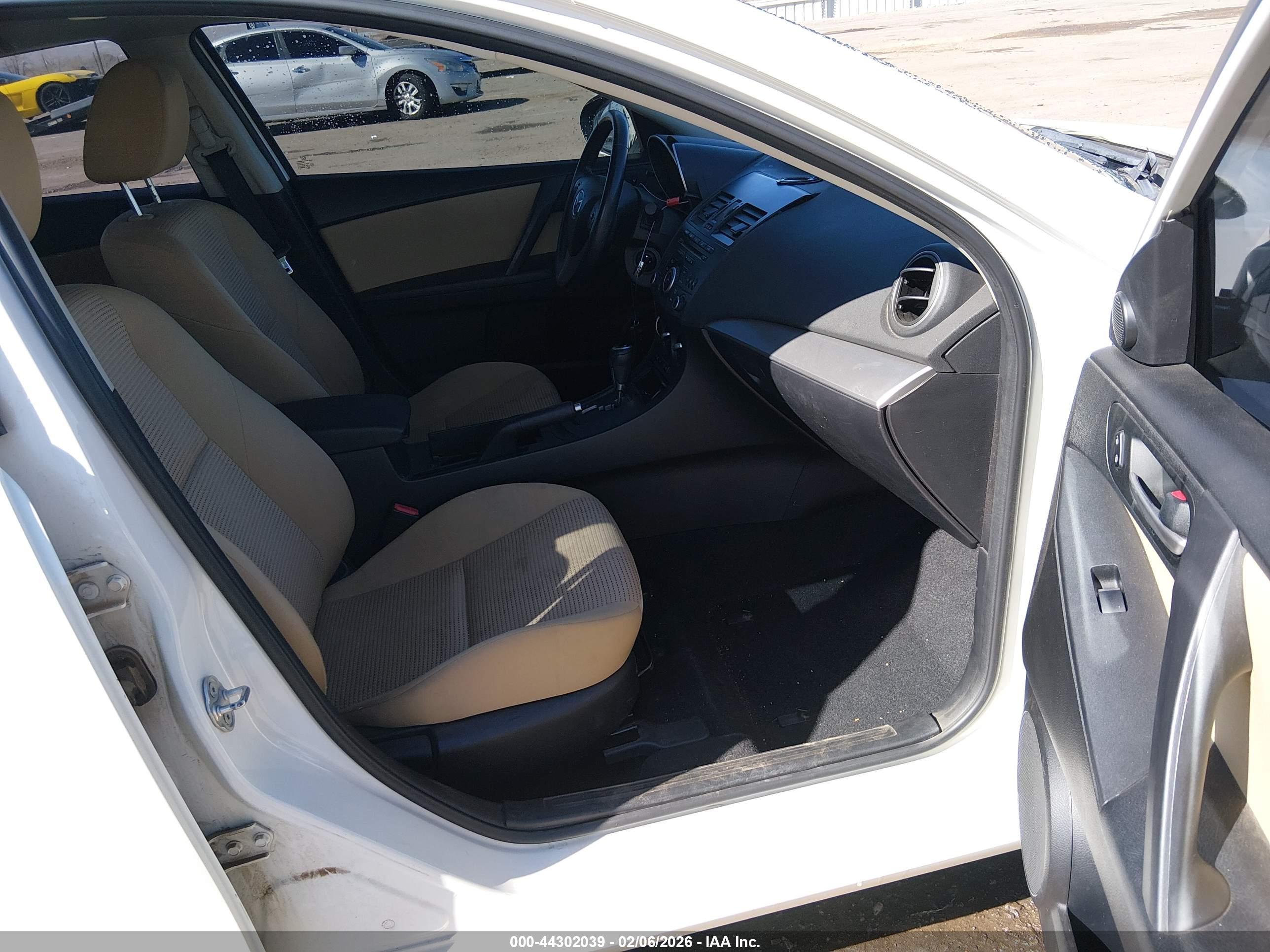 MAZDA MAZDA3 image 5
