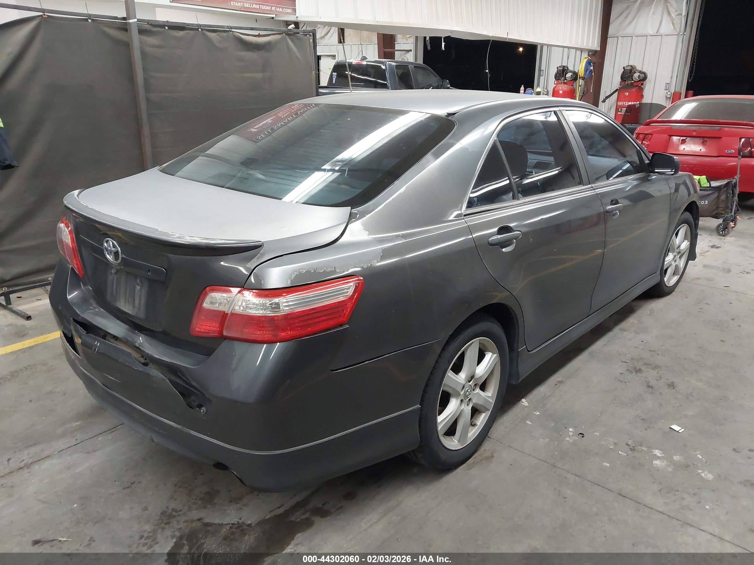 TOYOTA CAMRY image 4