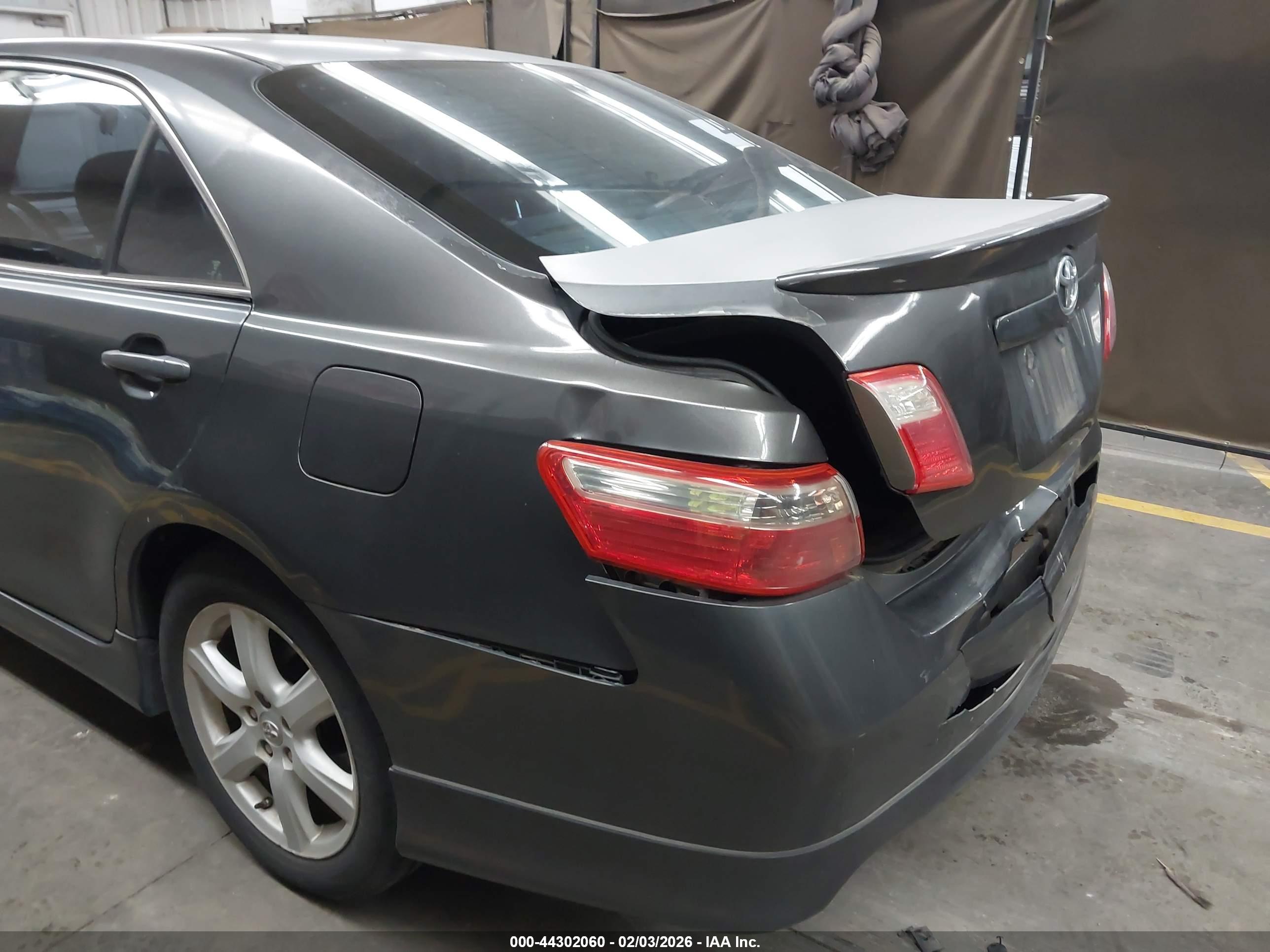 TOYOTA CAMRY image 6