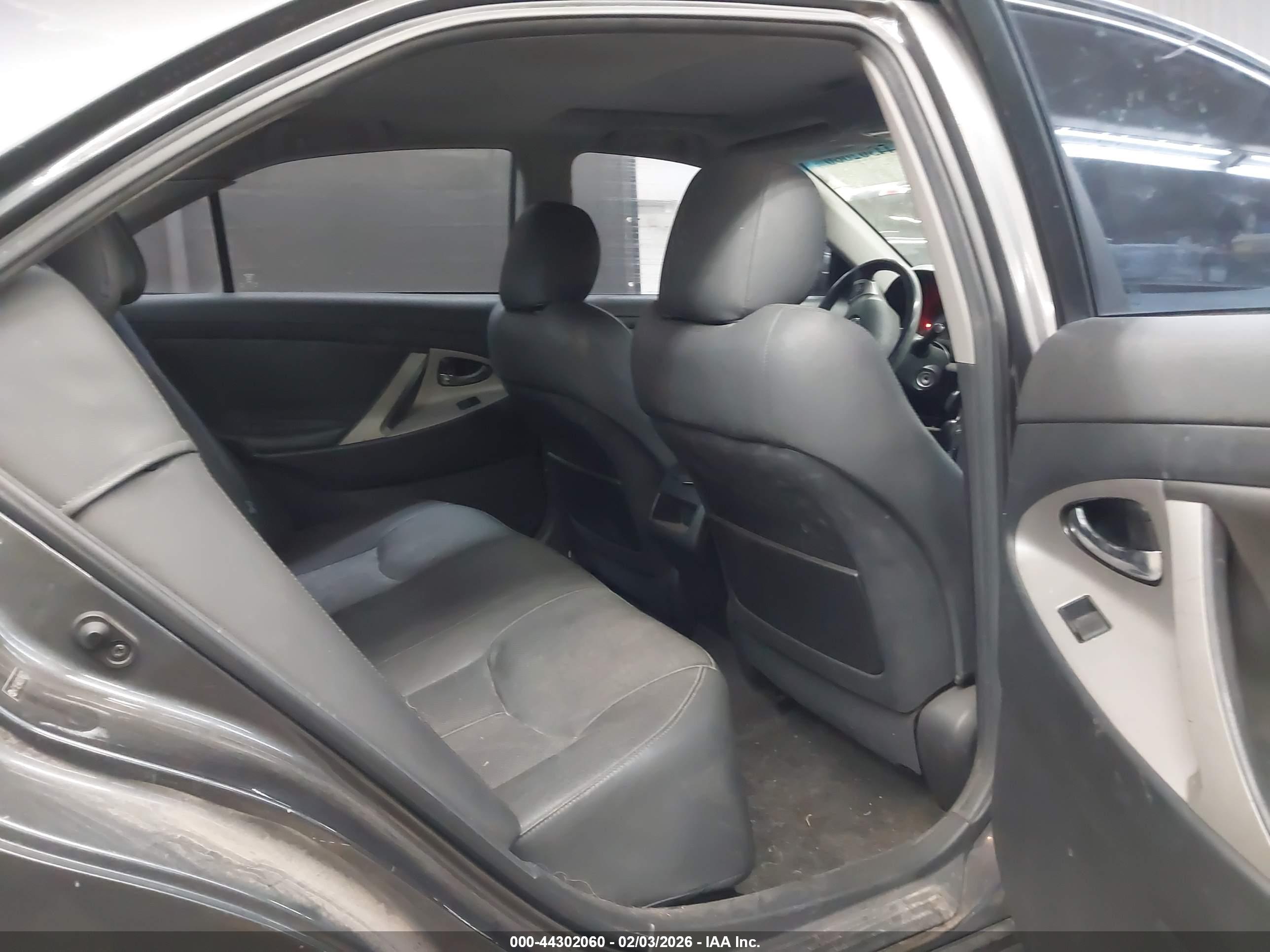 TOYOTA CAMRY image 8