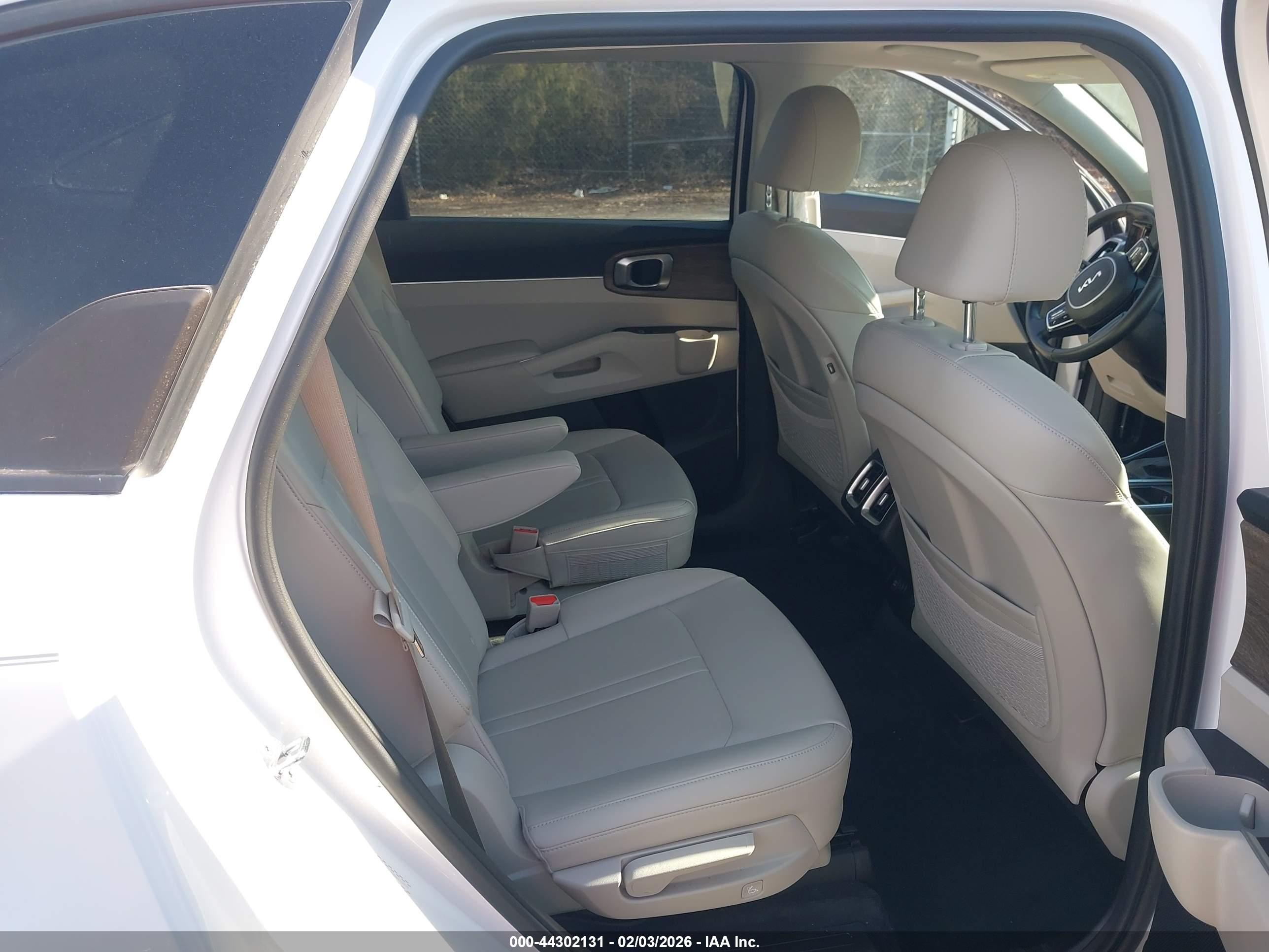 KIA SORENTO image 8
