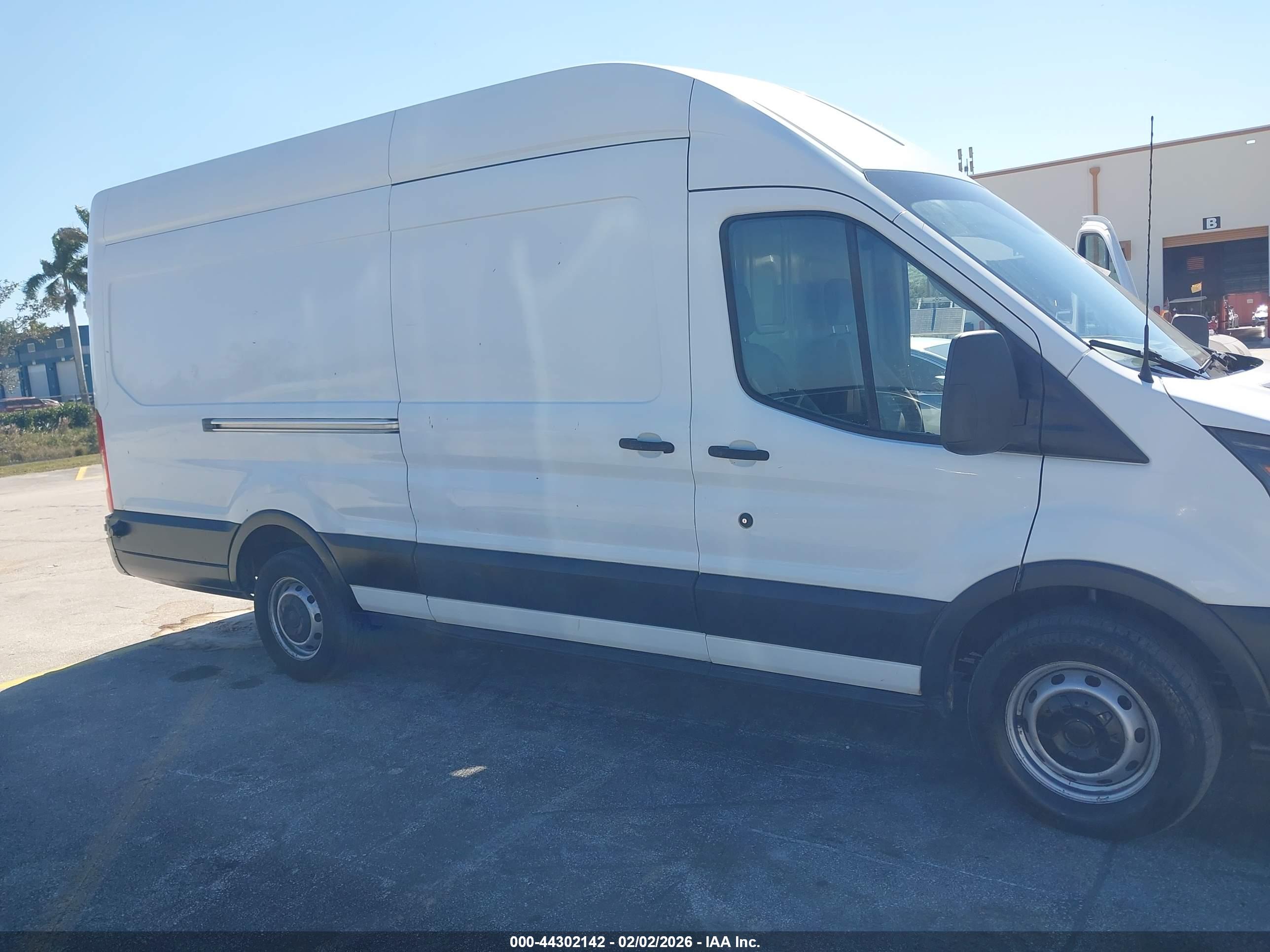 FORD TRANSIT-250 image 6