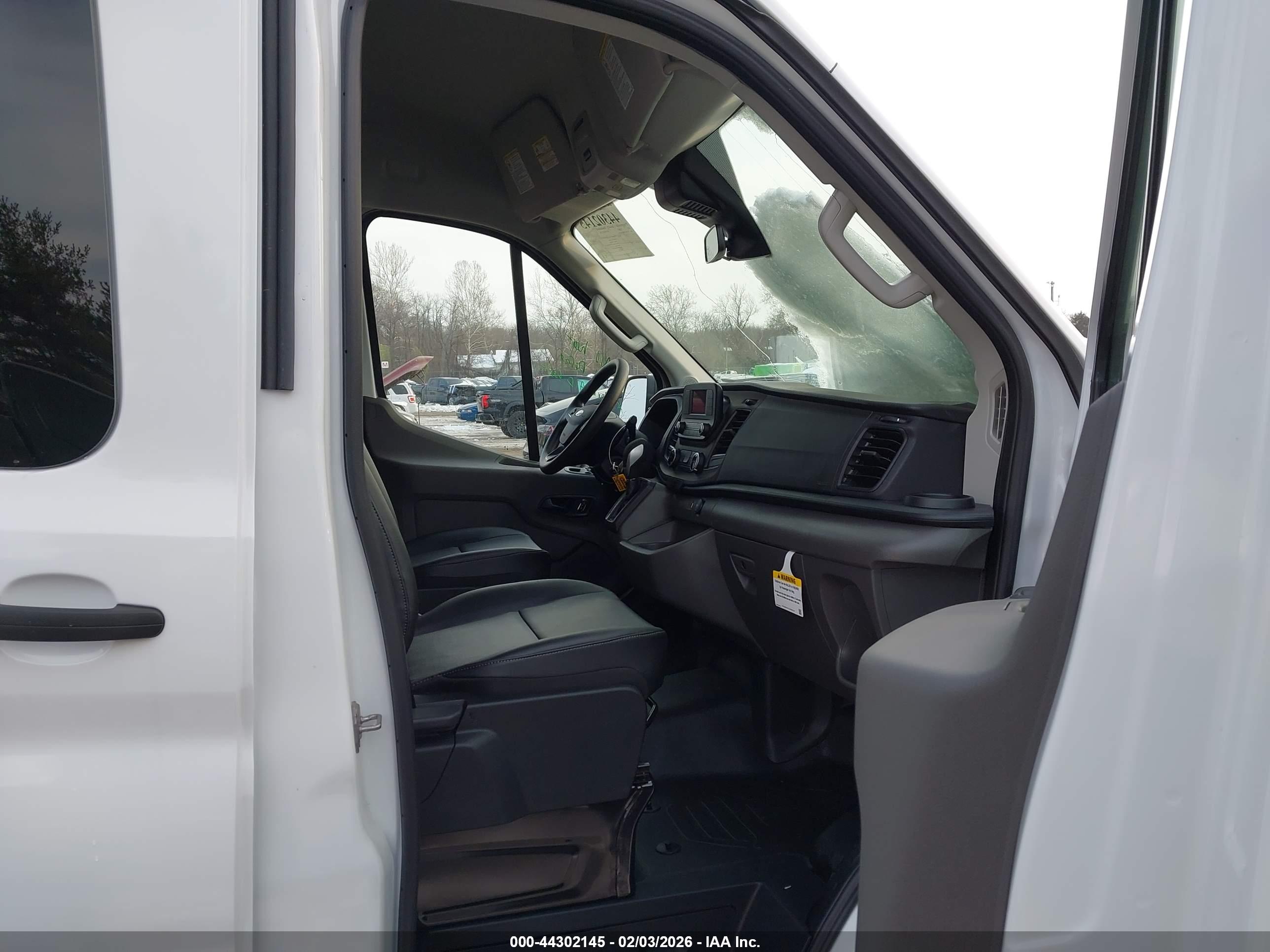 FORD TRANSIT-250 image 5