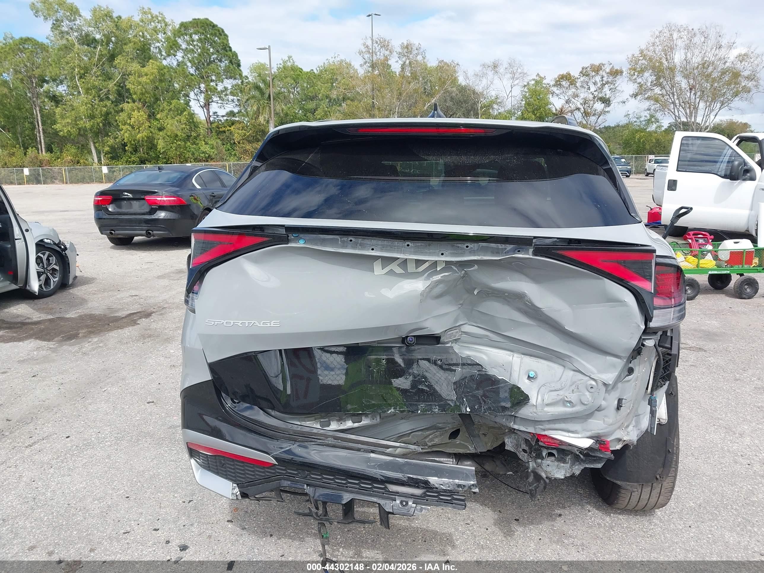 KIA SPORTAGE image 6