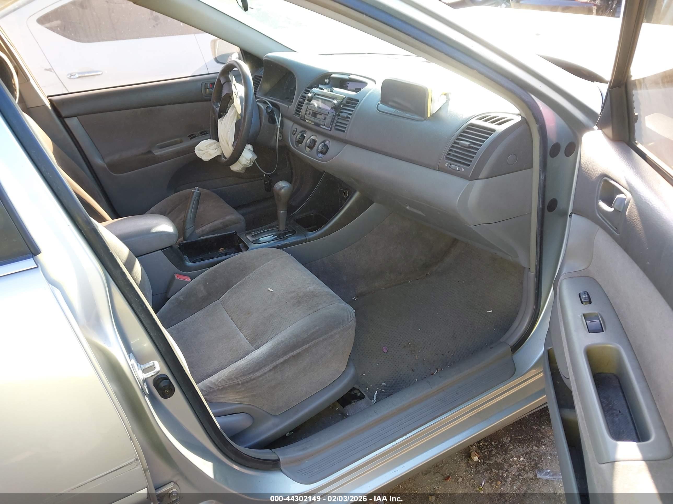 TOYOTA CAMRY image 5