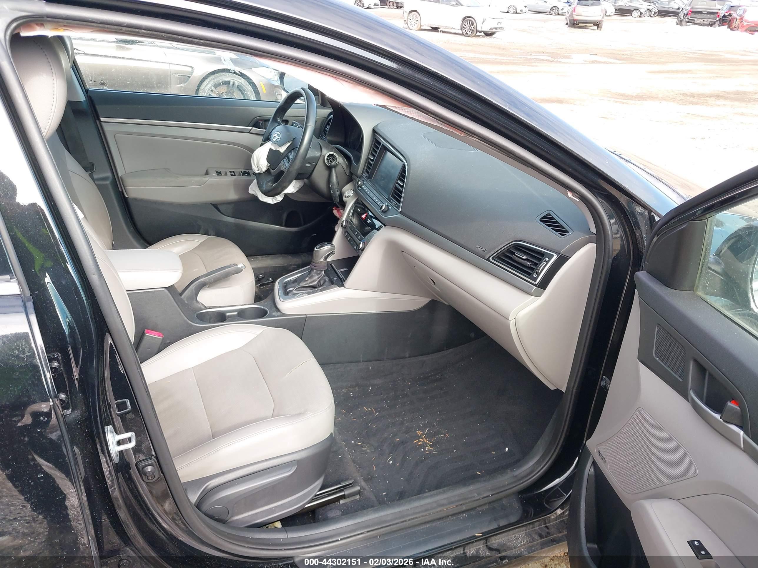 HYUNDAI ELANTRA image 5