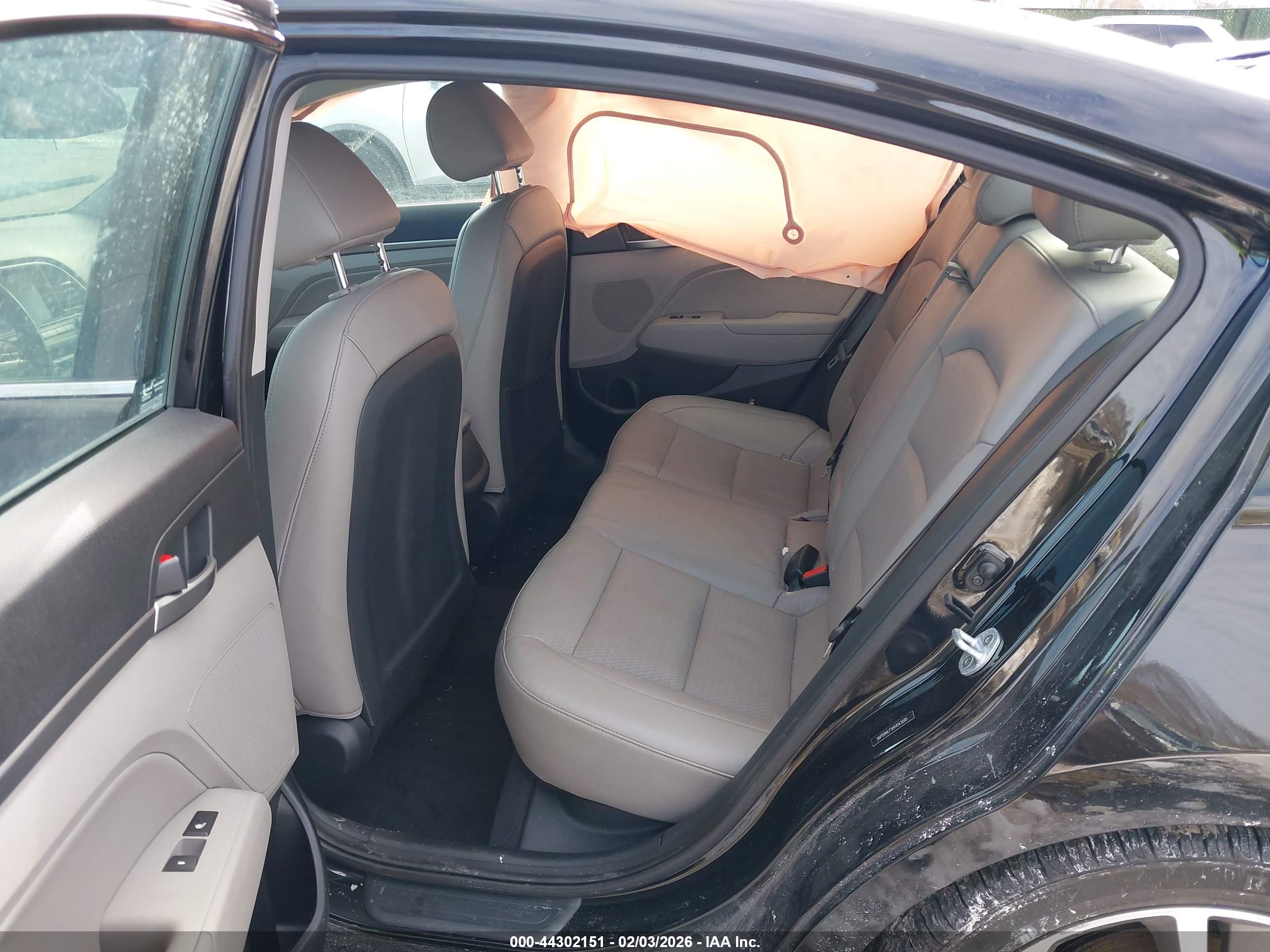 HYUNDAI ELANTRA image 8