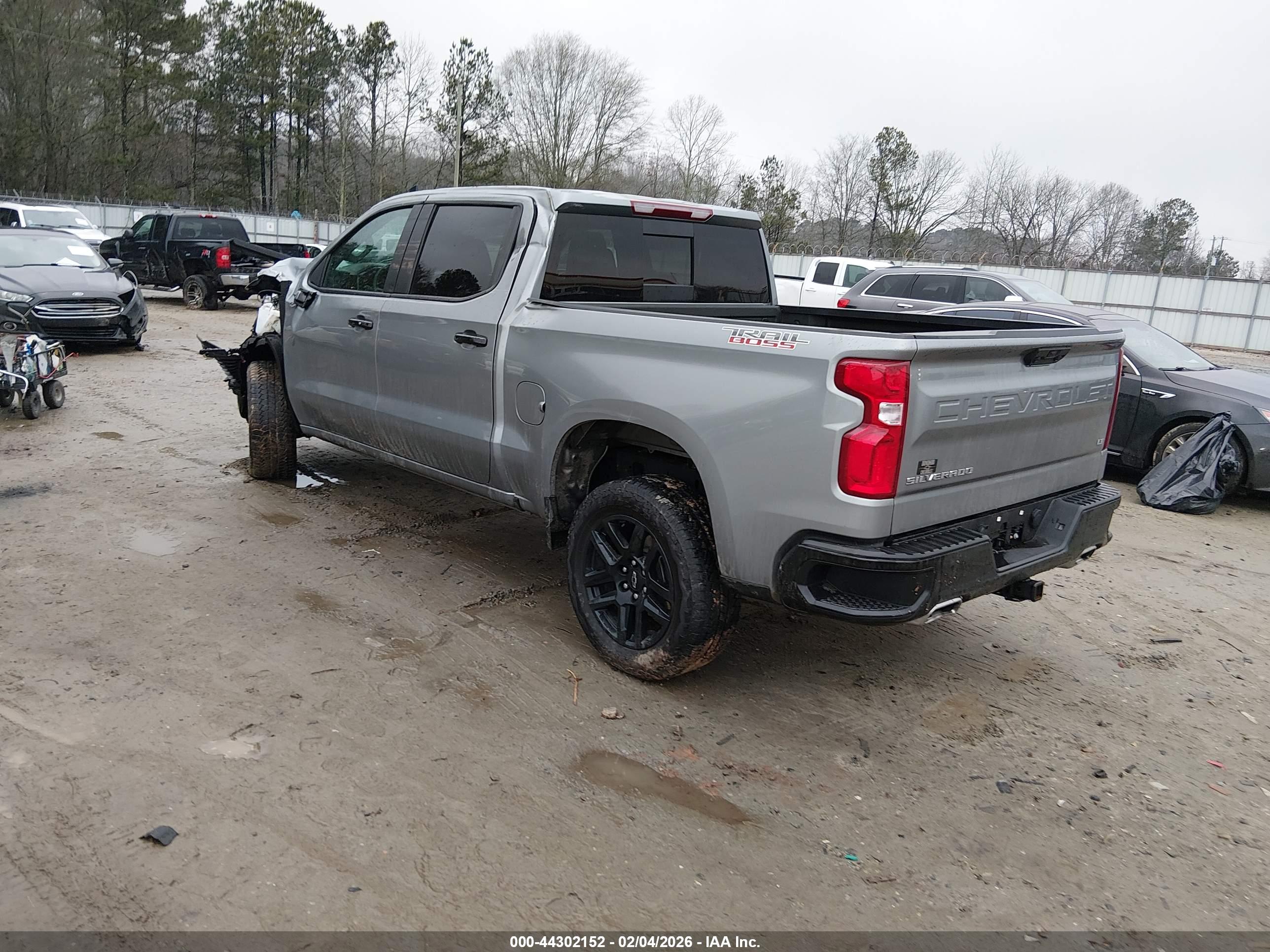 CHEVROLET SILVERADO image 3