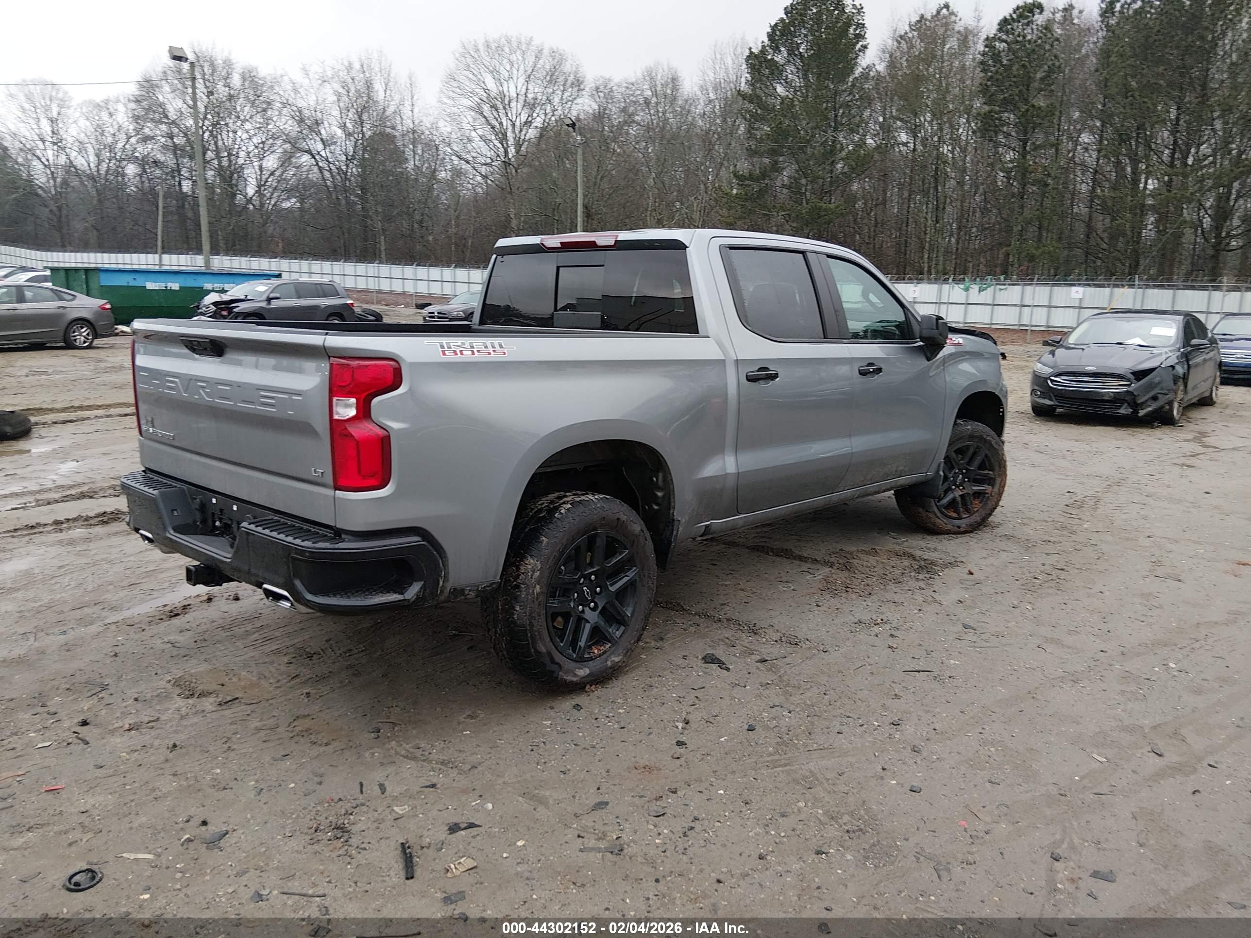 CHEVROLET SILVERADO image 4