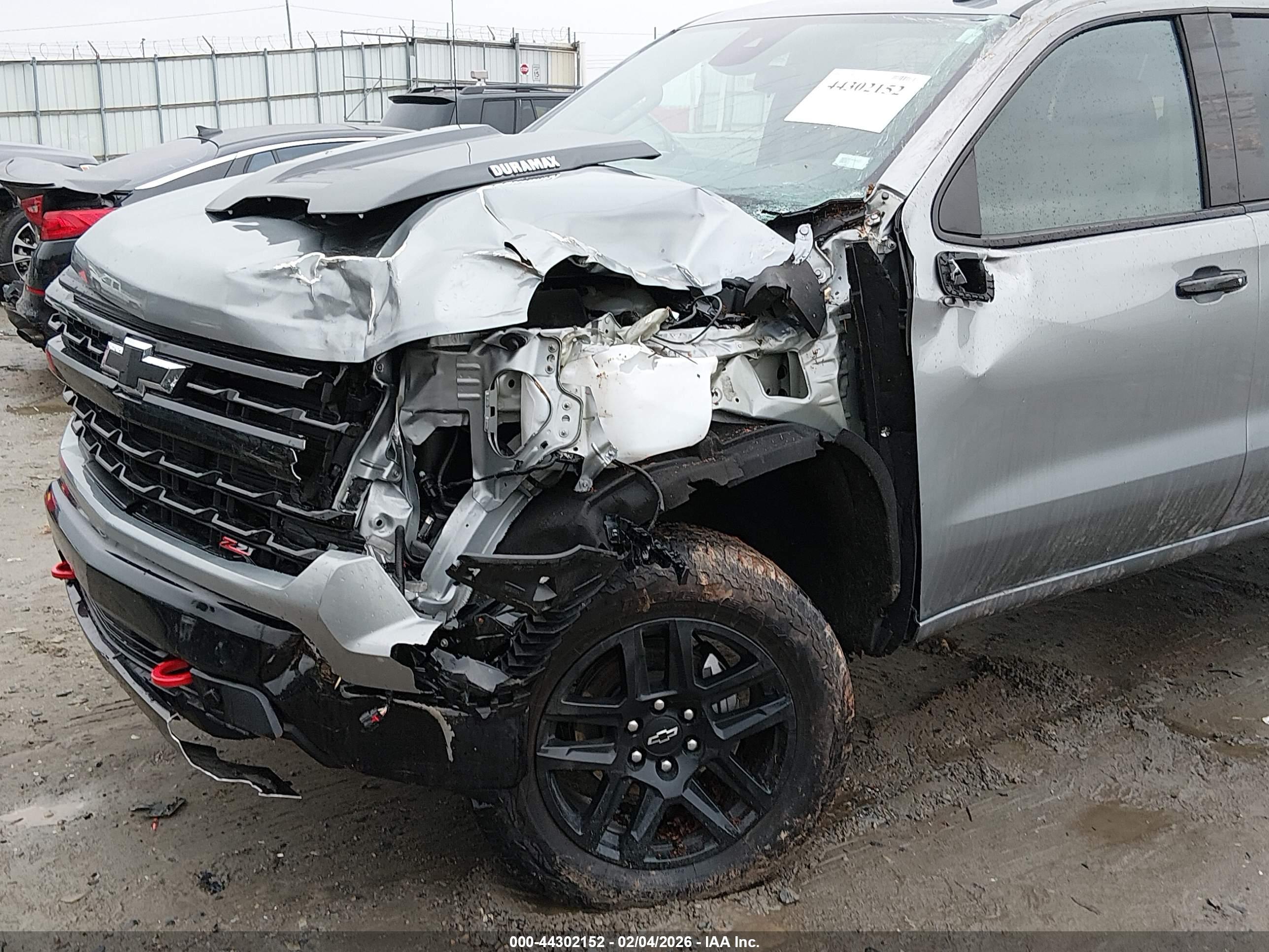 CHEVROLET SILVERADO image 6