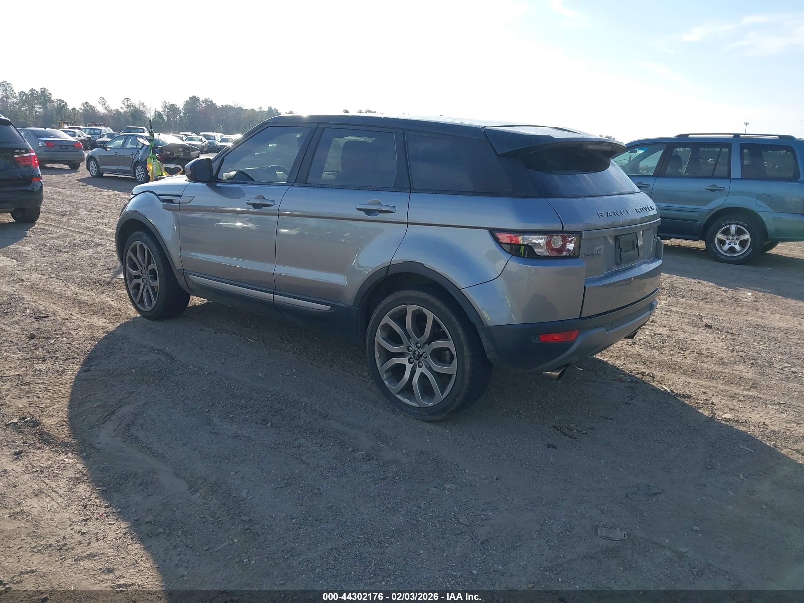 LAND ROVER image 3