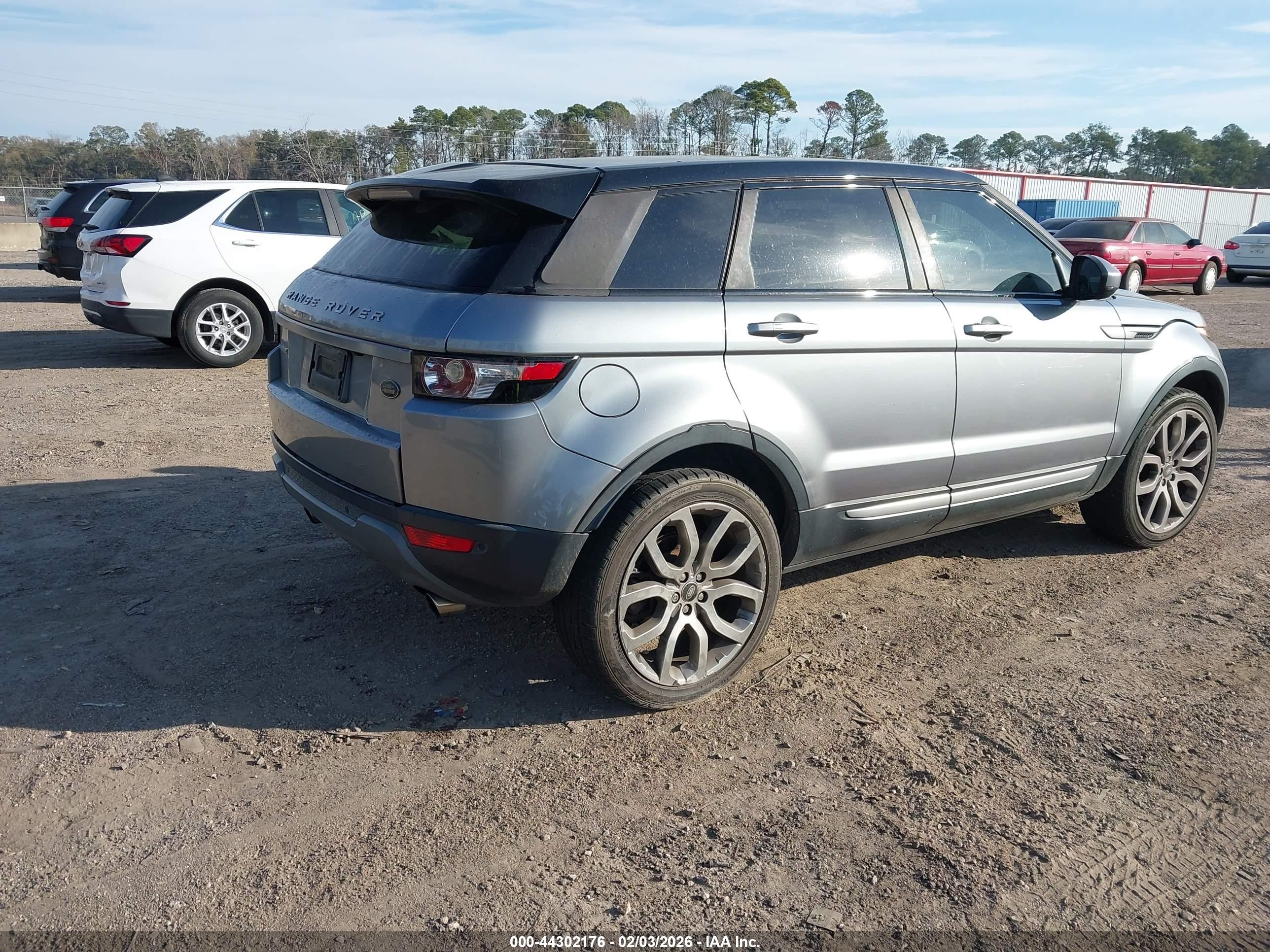 LAND ROVER image 4