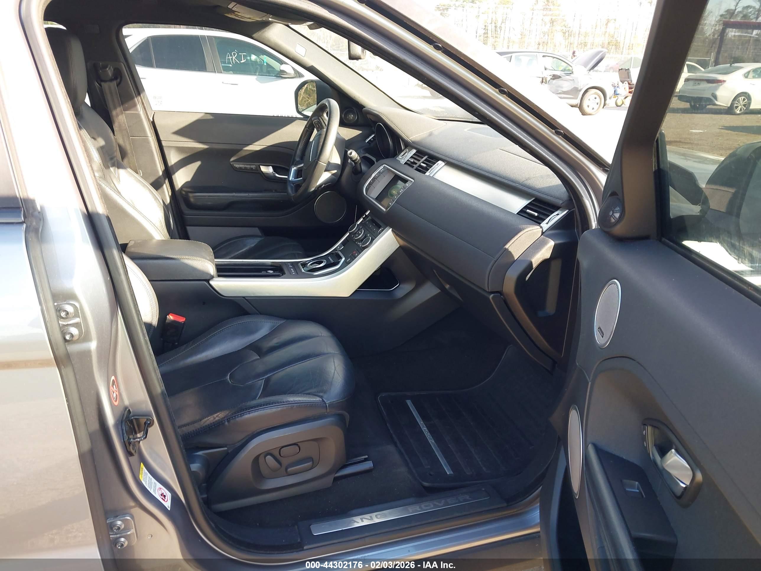 LAND ROVER image 5