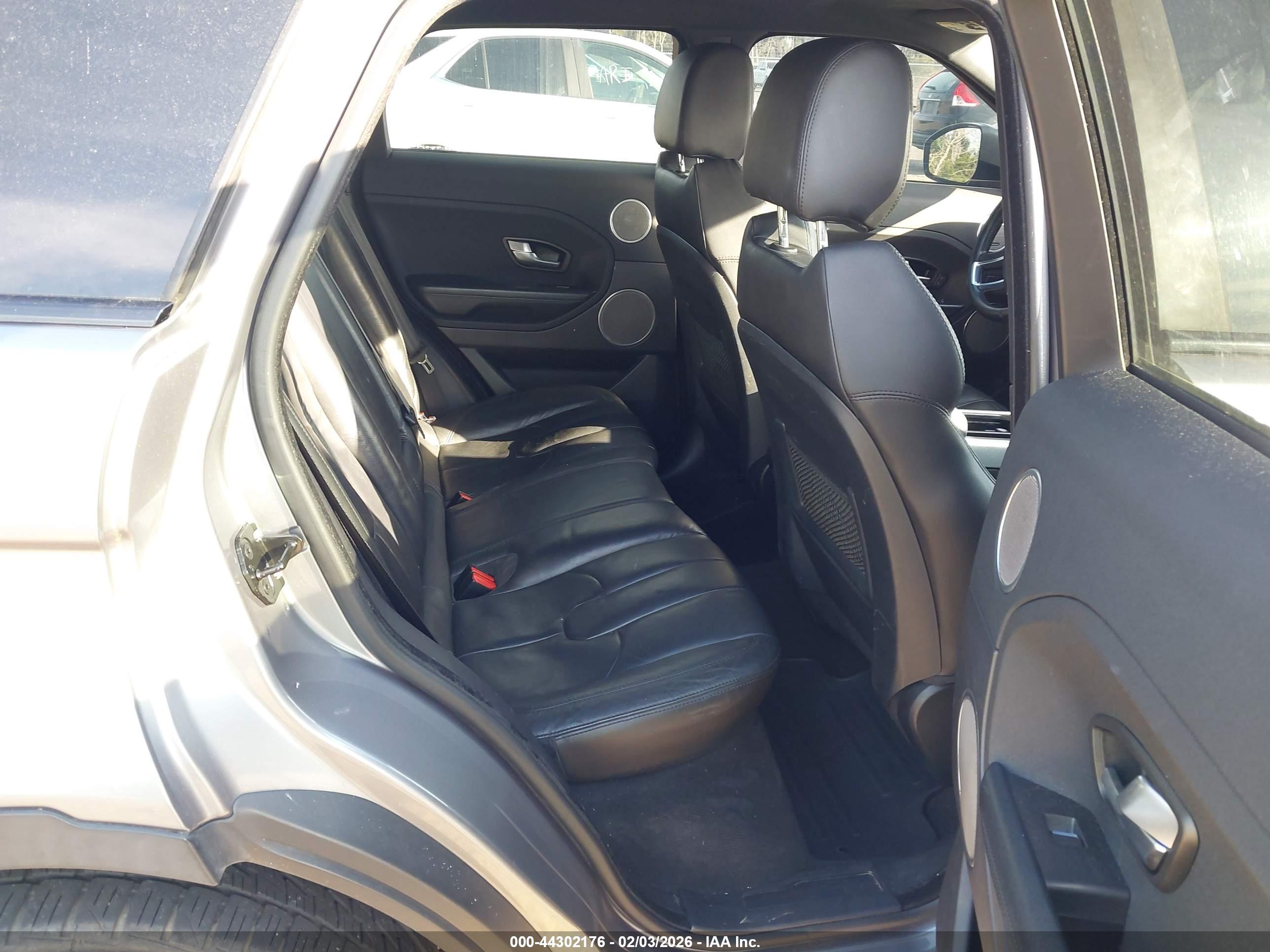LAND ROVER image 8