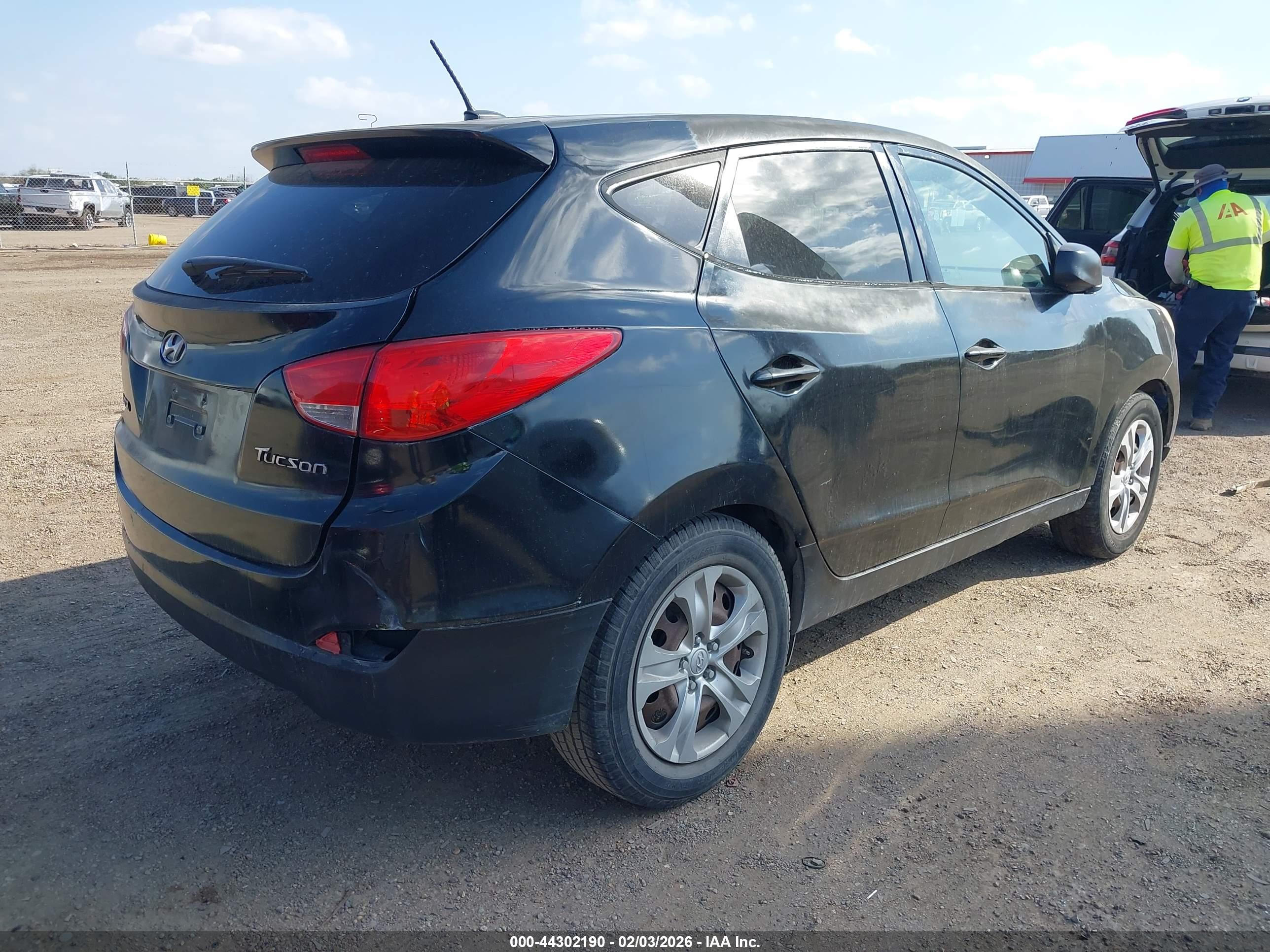 HYUNDAI TUCSON image 4