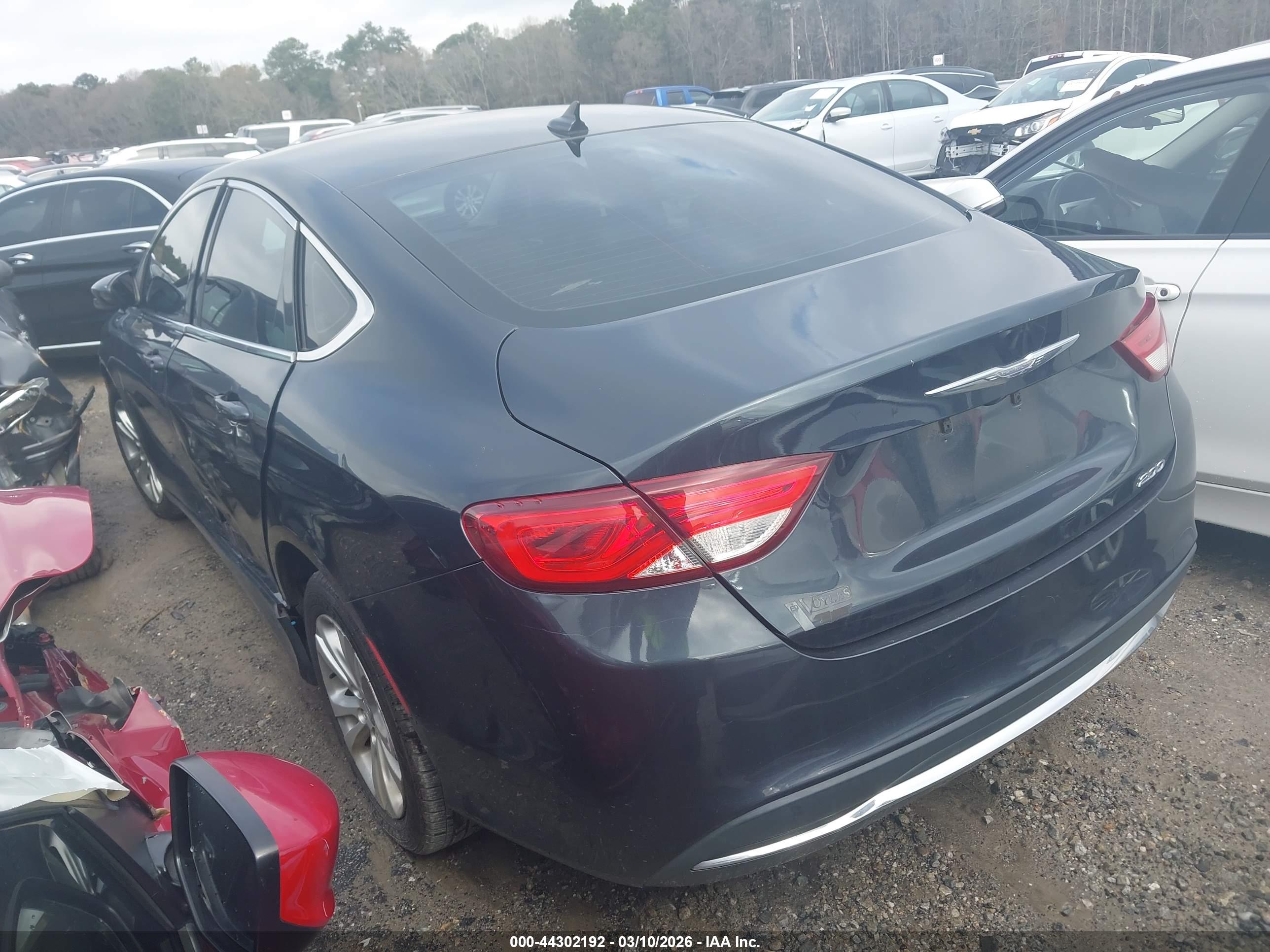 CHRYSLER 200 image 3