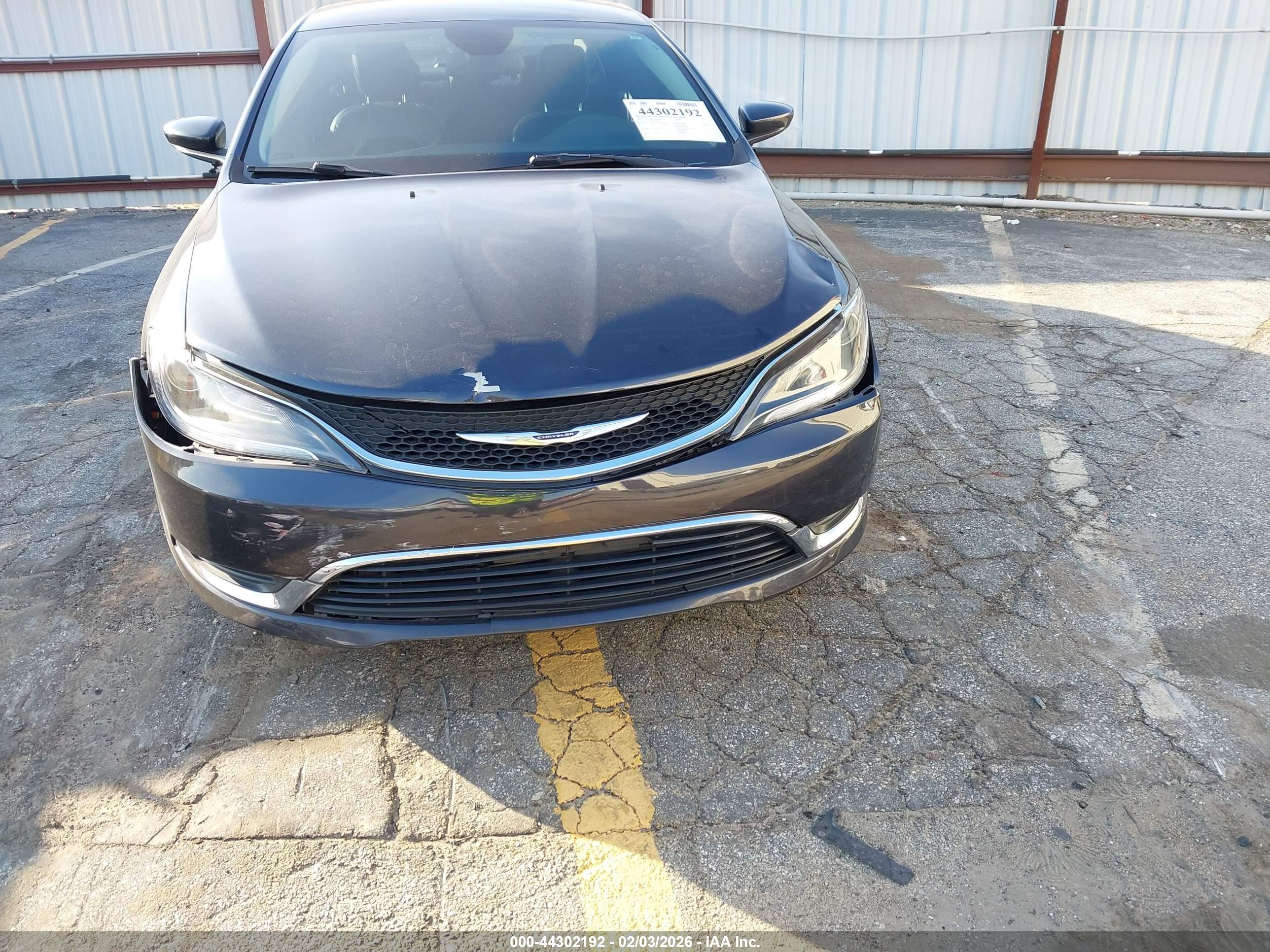 CHRYSLER 200 image 6