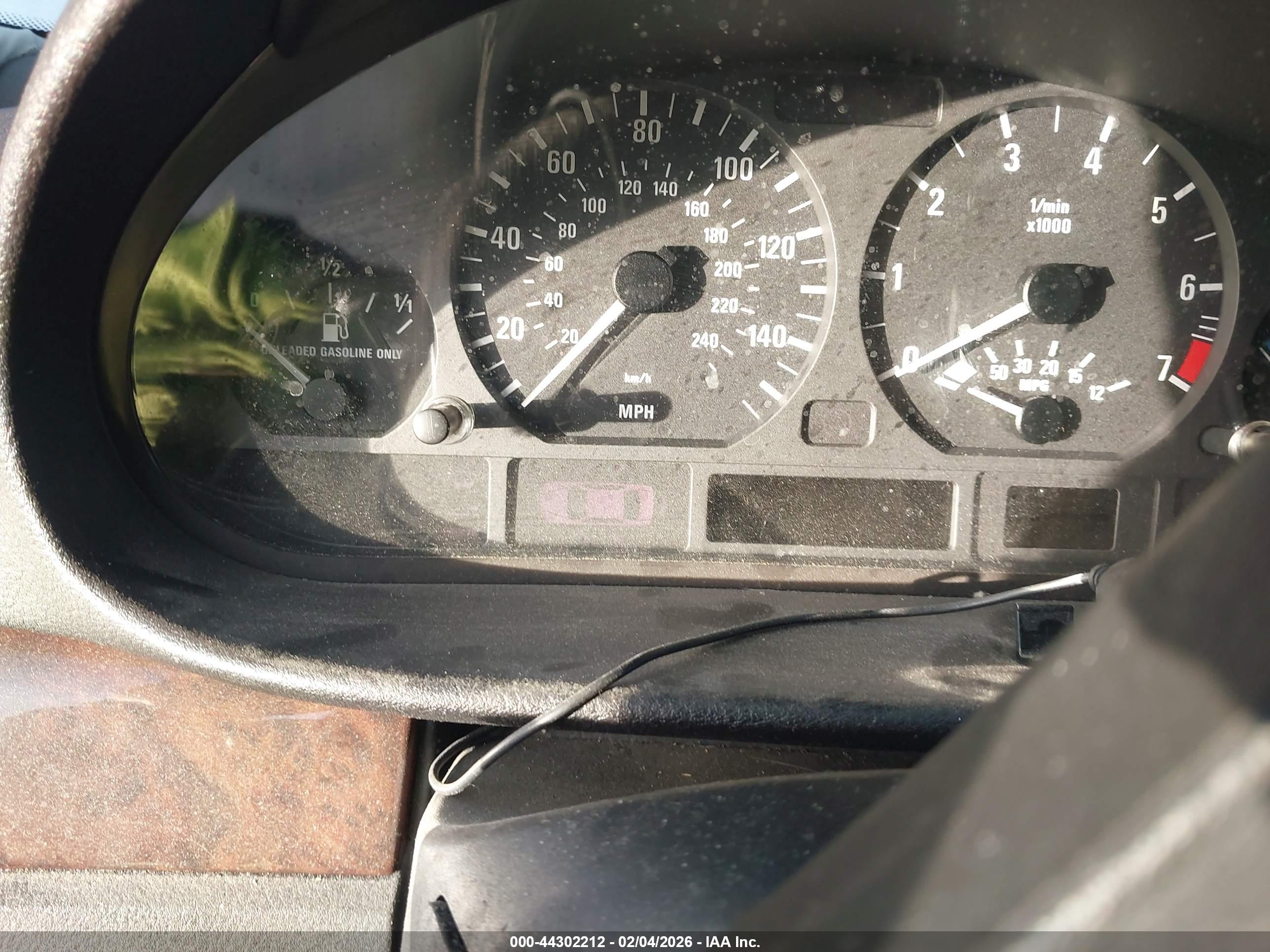 BMW 325I image 7