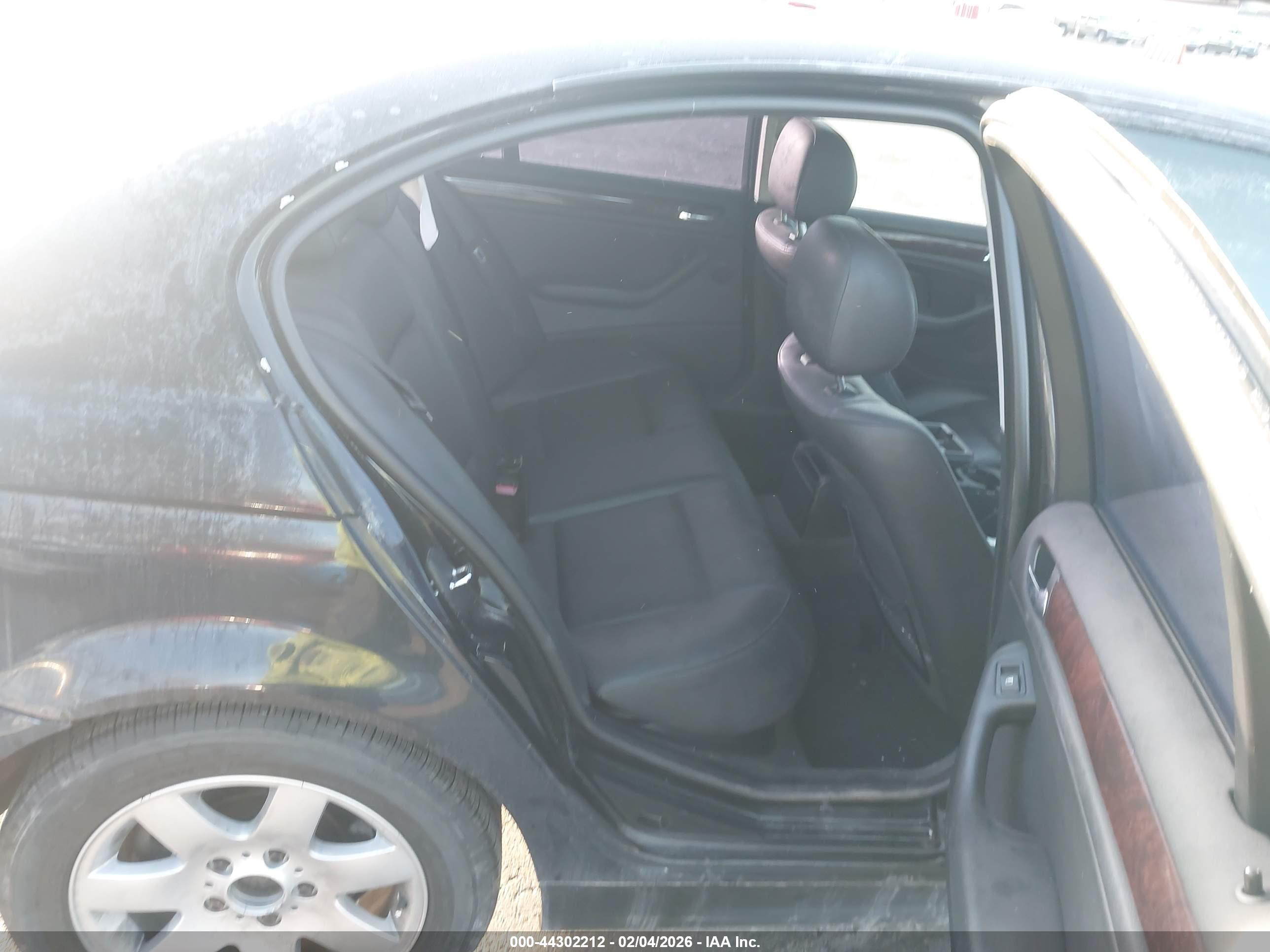 BMW 325I image 8
