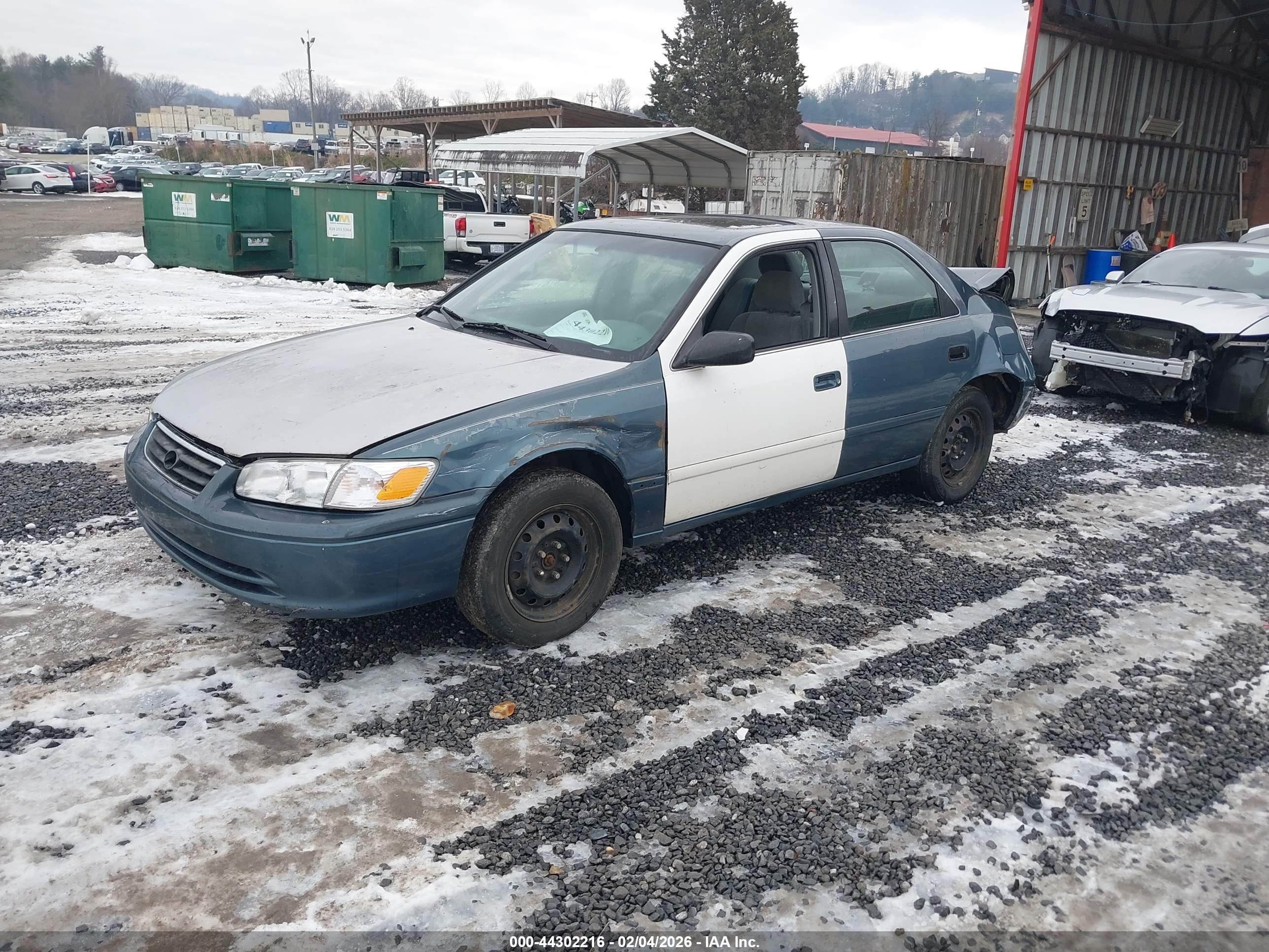 TOYOTA CAMRY image 2