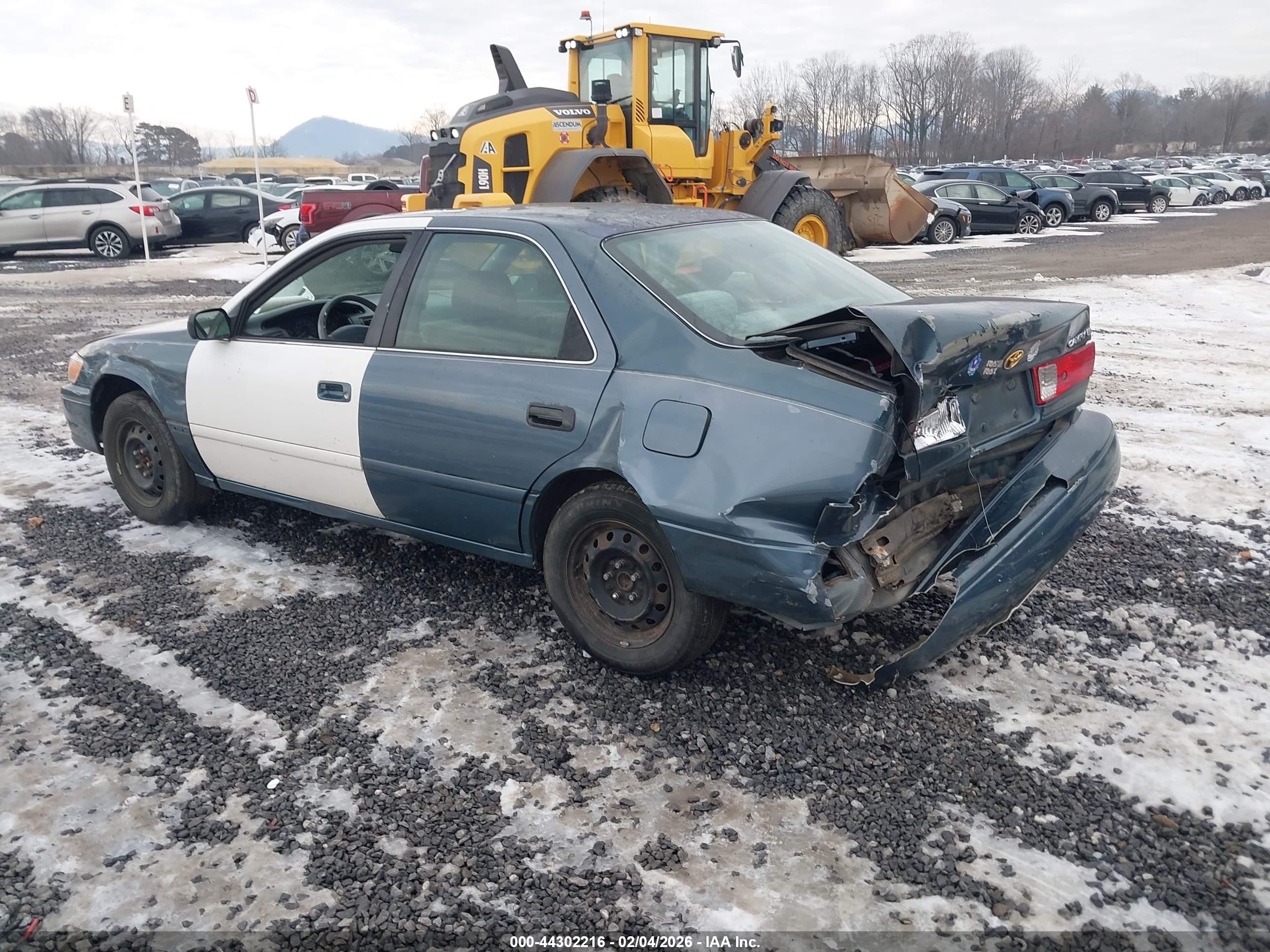 TOYOTA CAMRY image 3