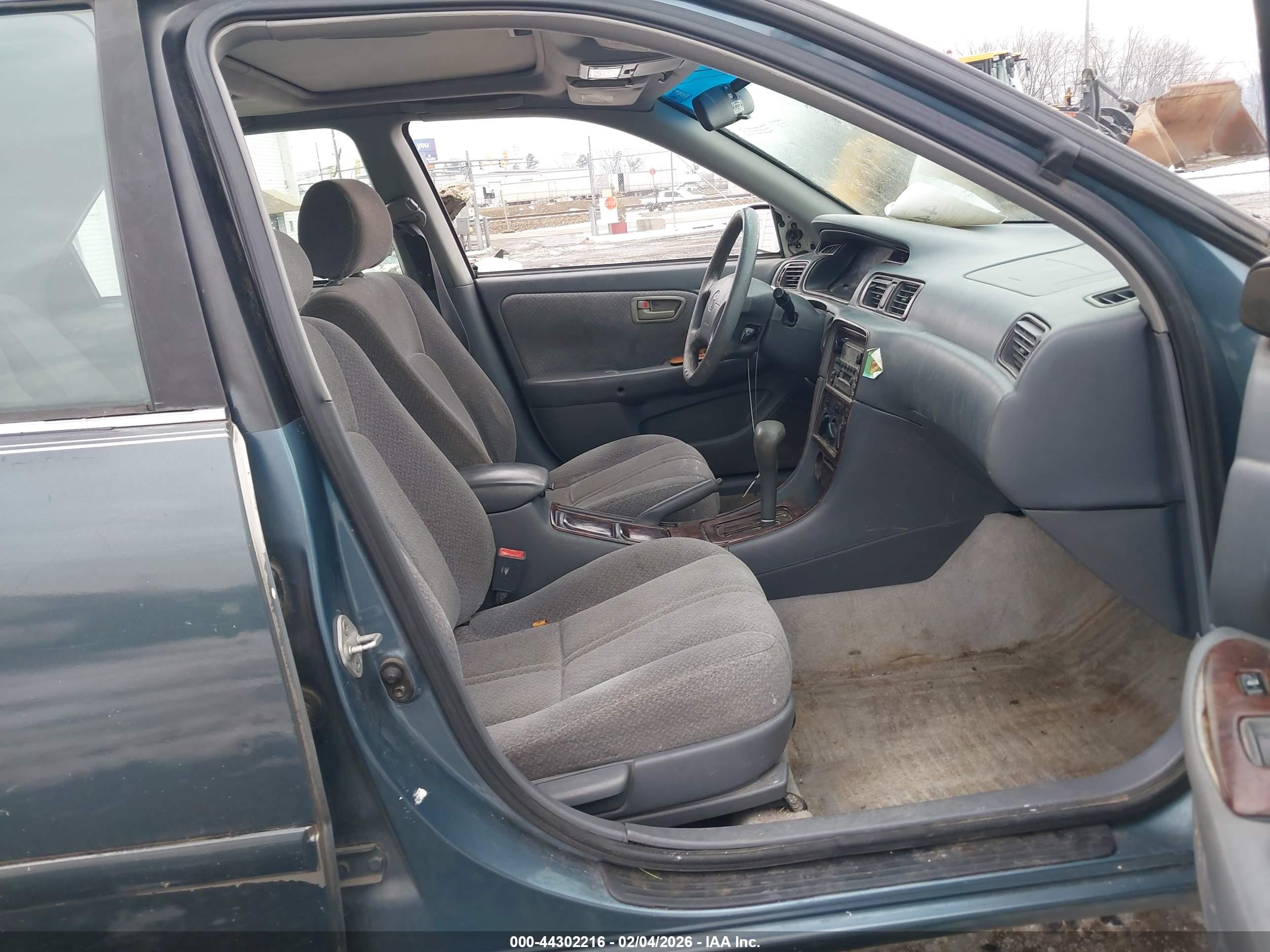 TOYOTA CAMRY image 5