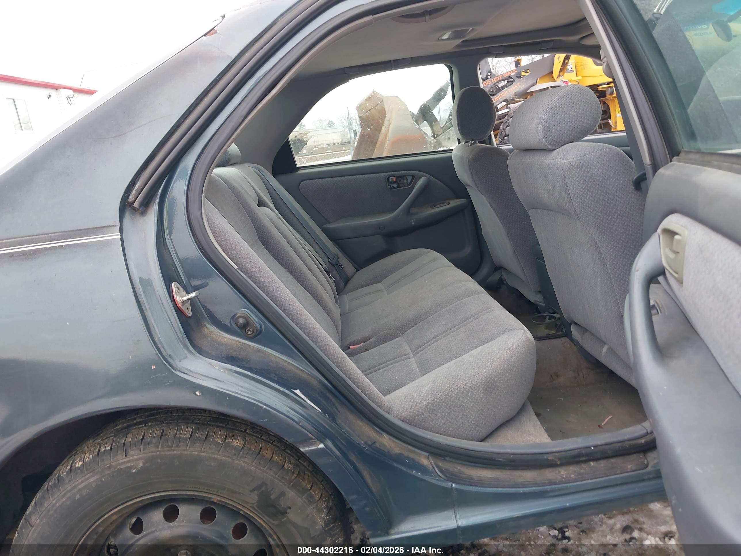 TOYOTA CAMRY image 8