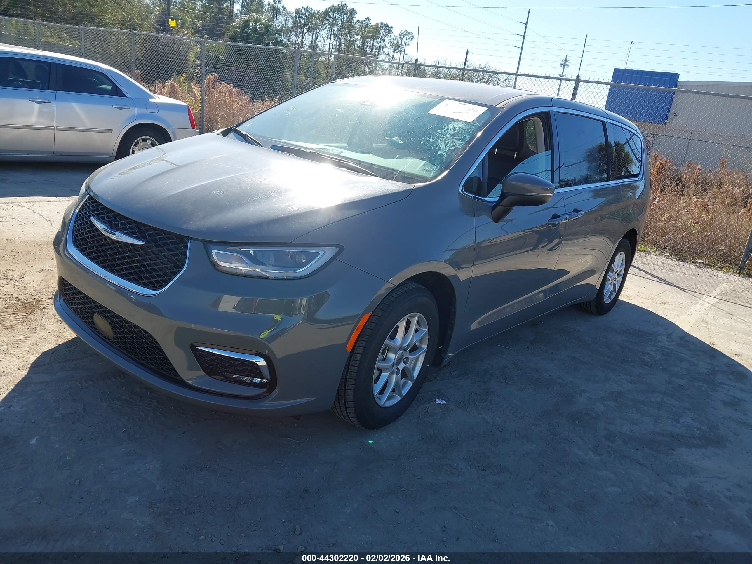 CHRYSLER PACIFICA image 2
