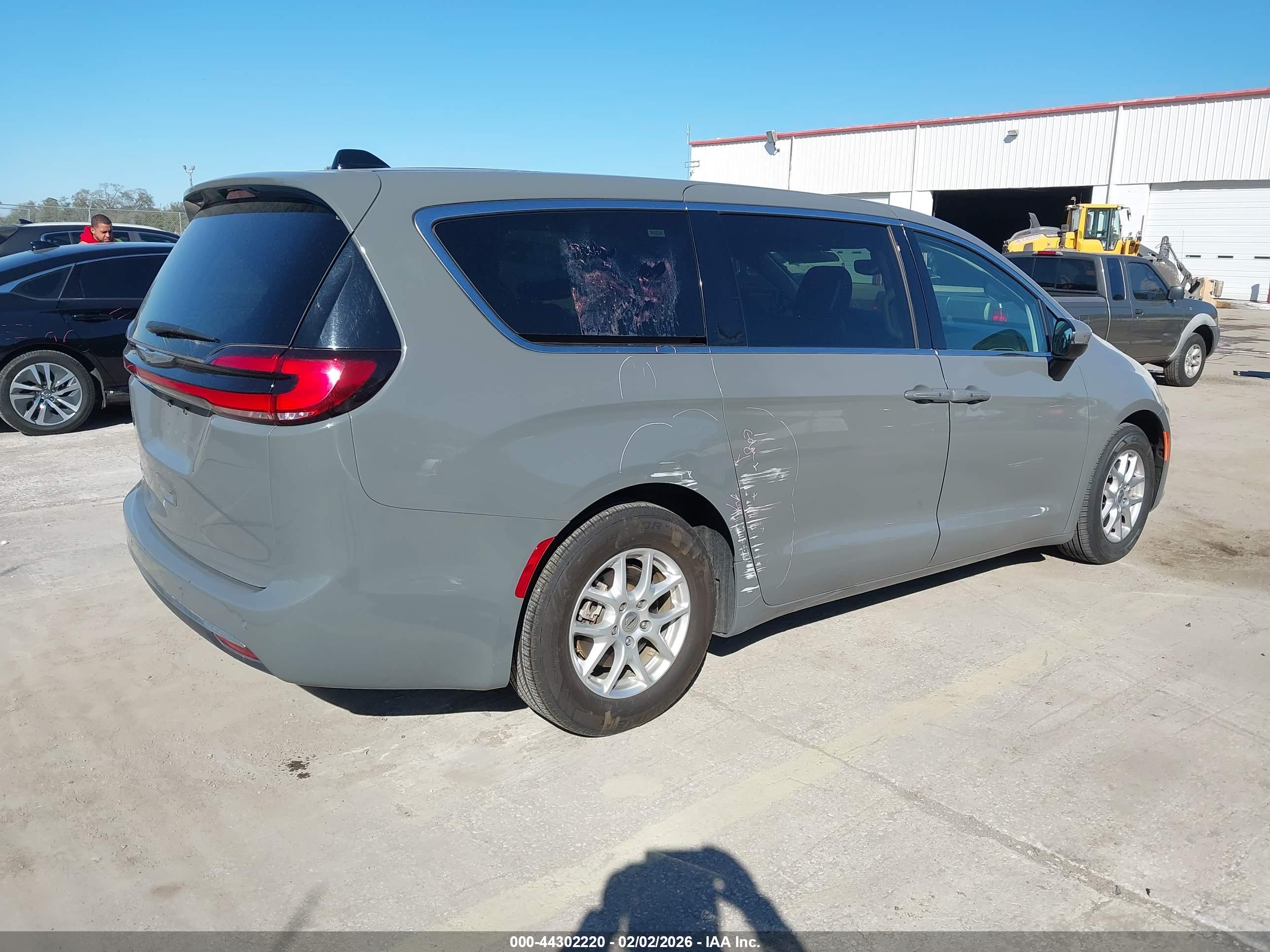 CHRYSLER PACIFICA image 4