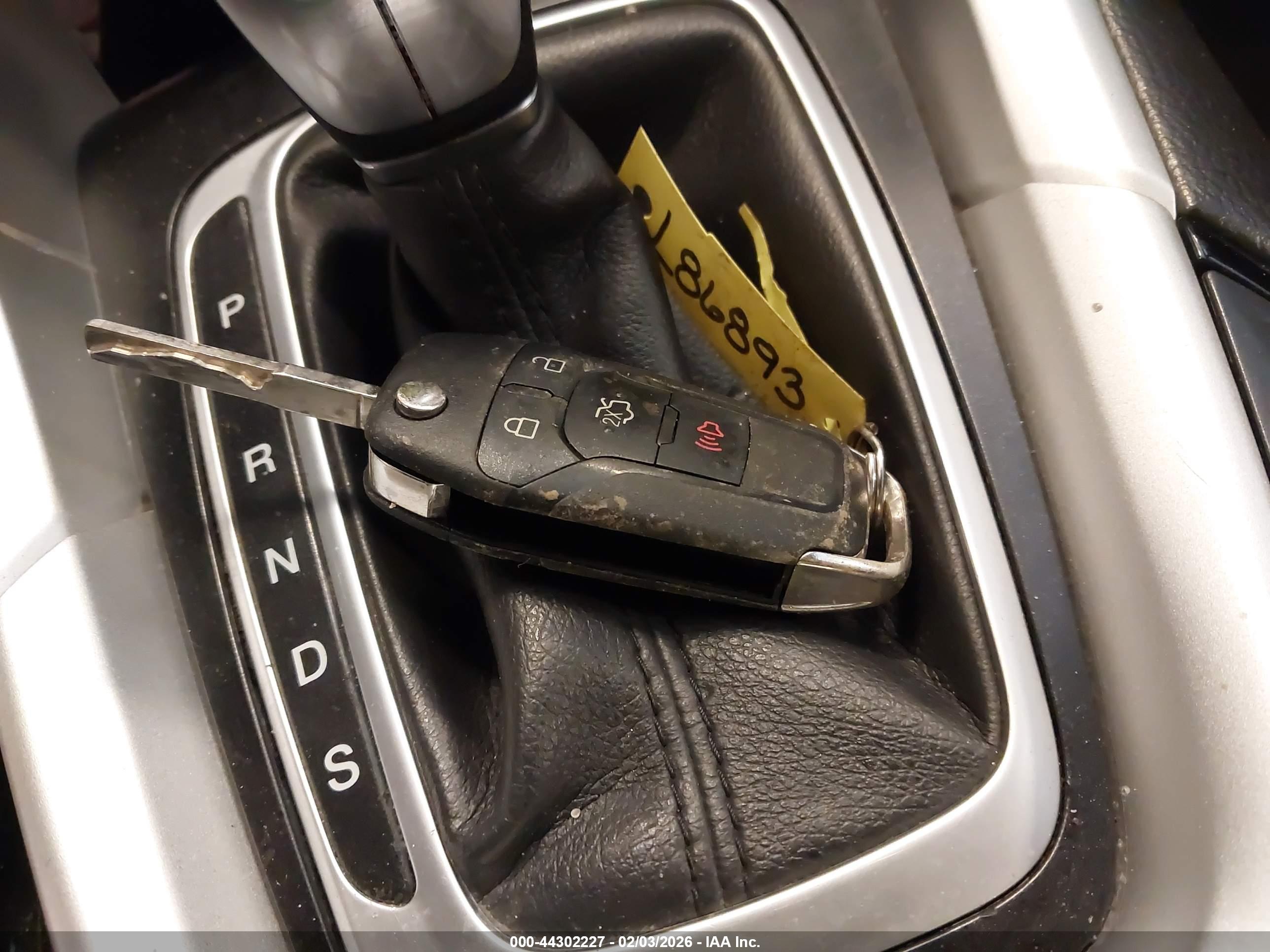 FORD FUSION image 11