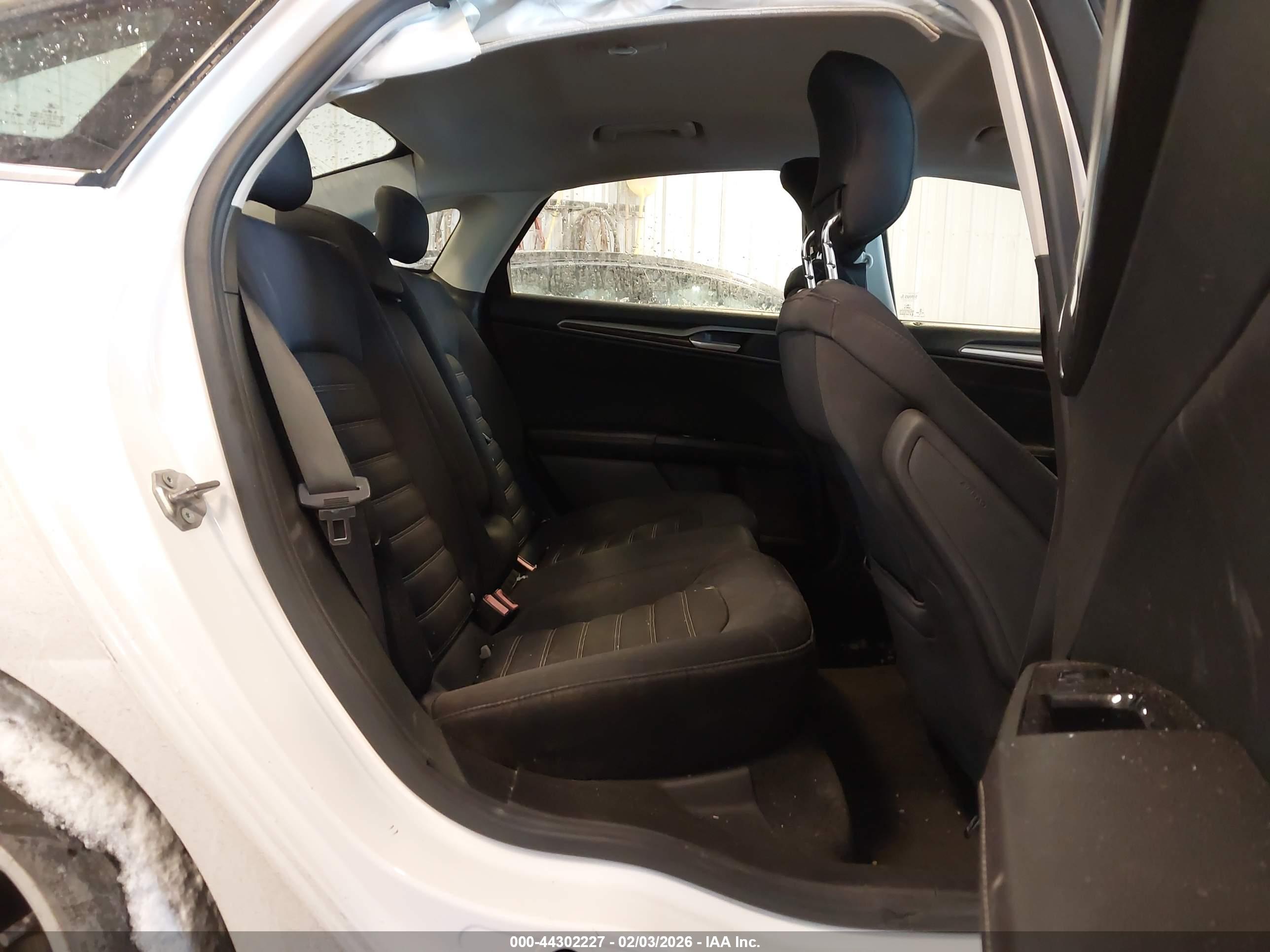 FORD FUSION image 8