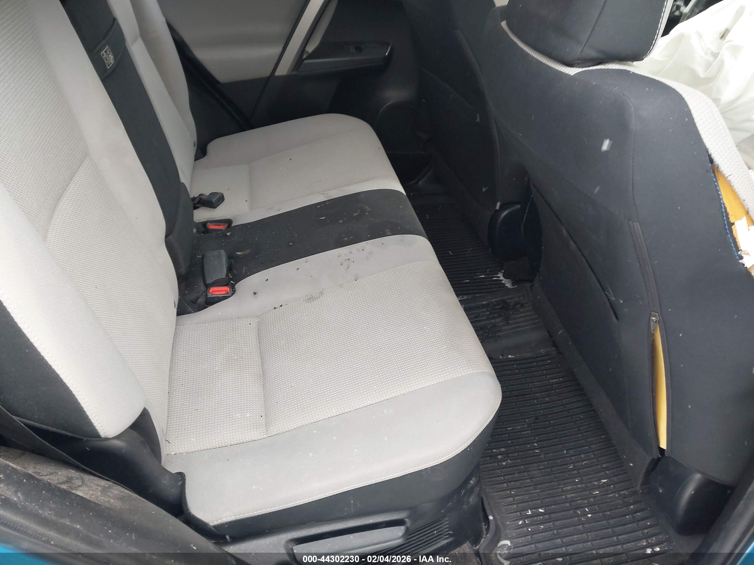 TOYOTA RAV4 image 8