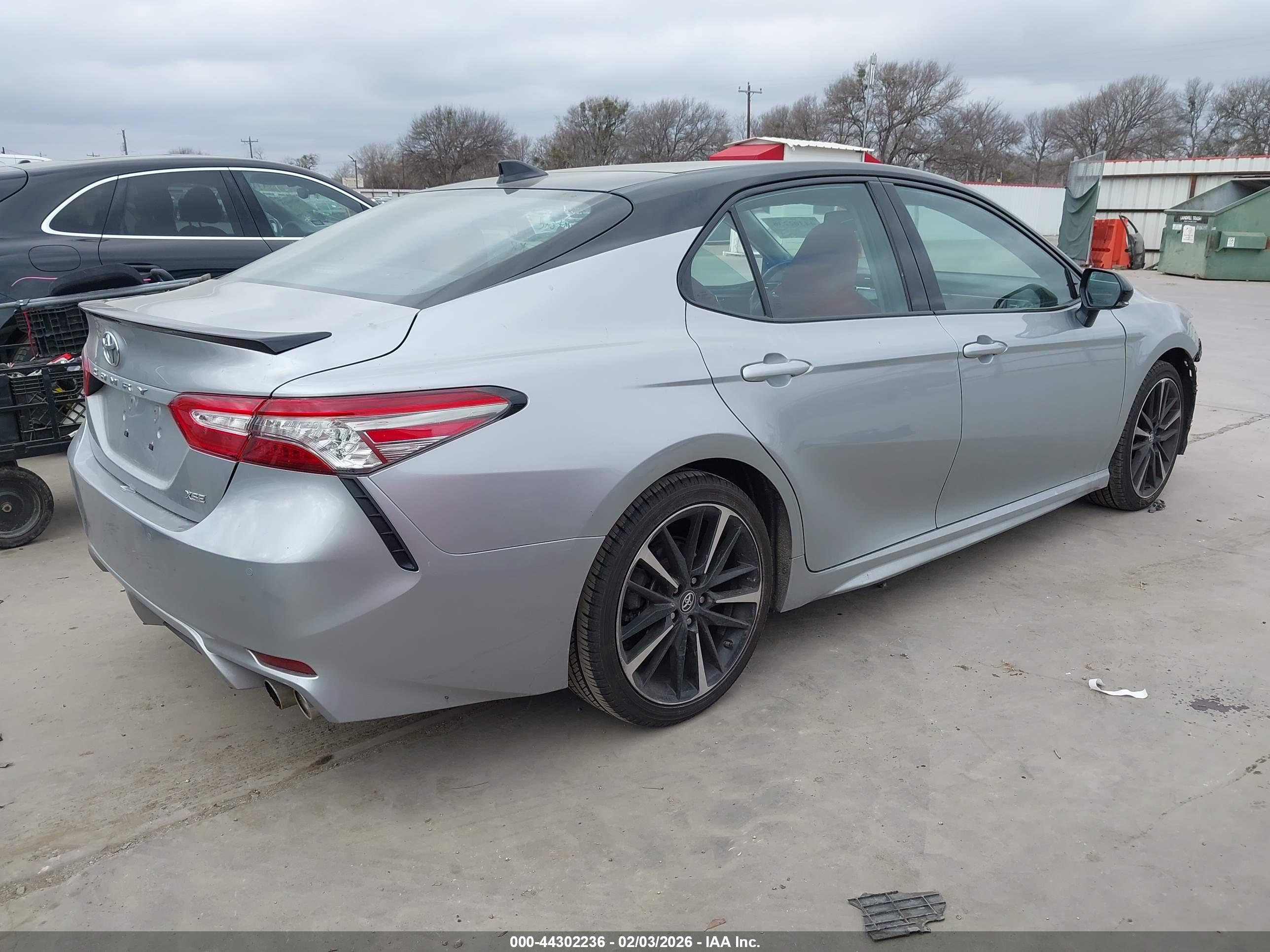 TOYOTA CAMRY image 4