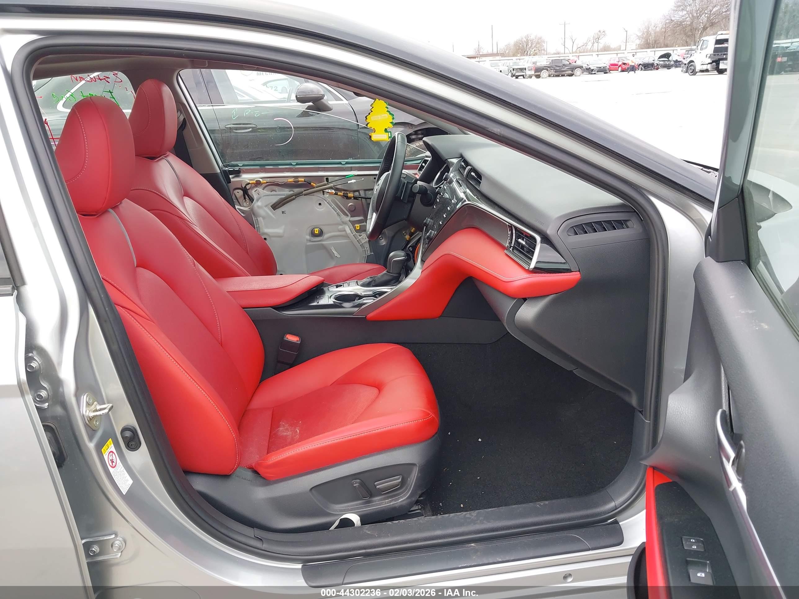 TOYOTA CAMRY image 5