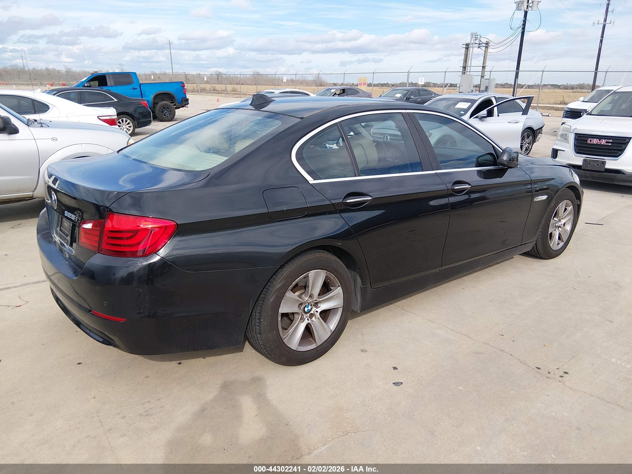 BMW 528I image 4