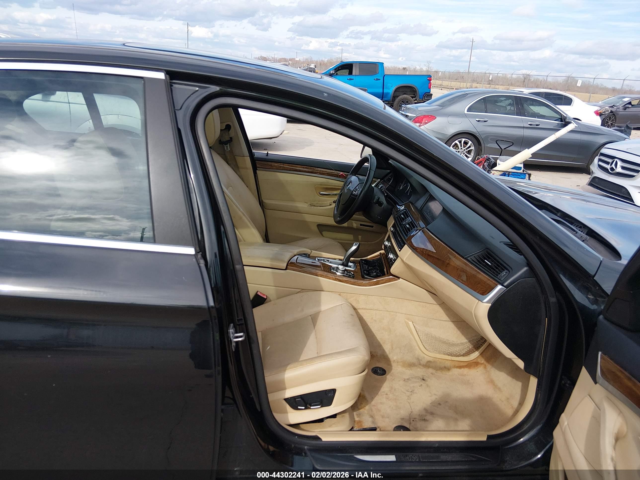 BMW 528I image 5