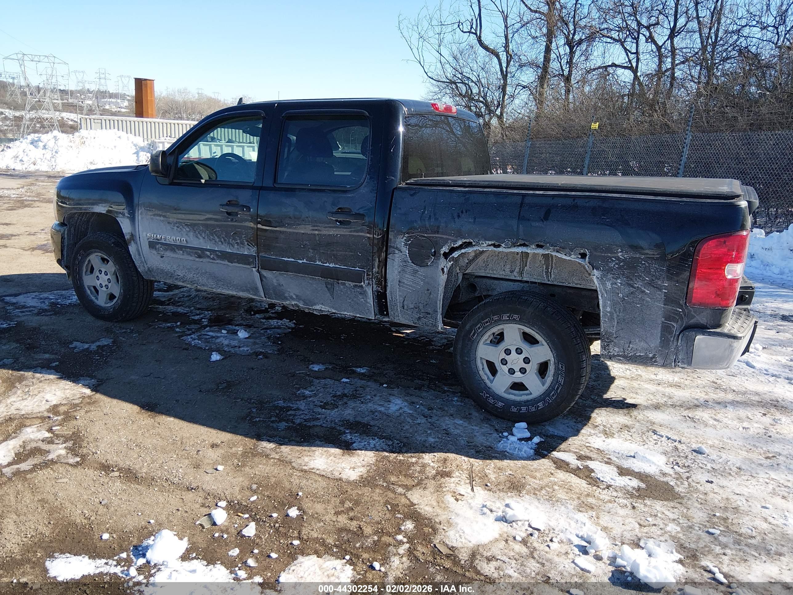 CHEVROLET SILVERADO image 3