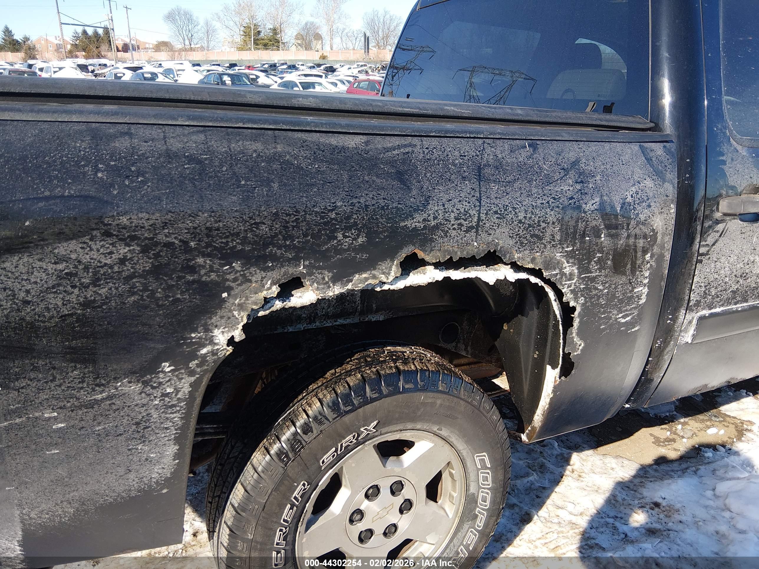 CHEVROLET SILVERADO image 6