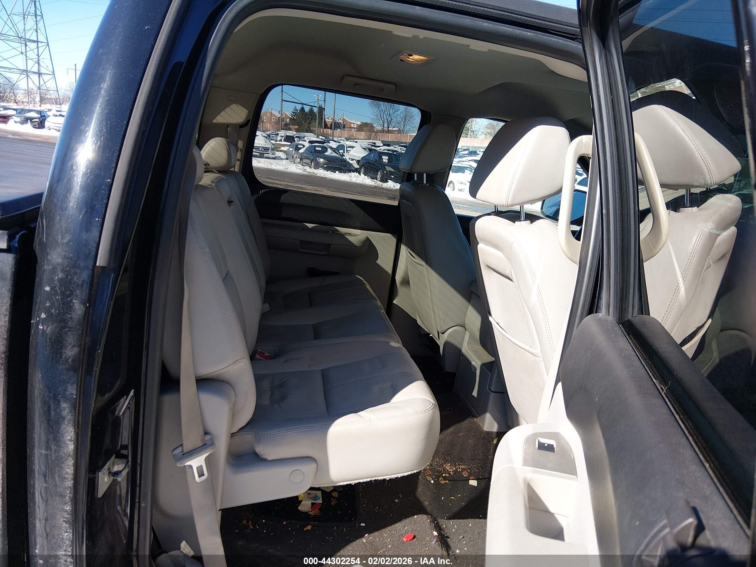 CHEVROLET SILVERADO image 8