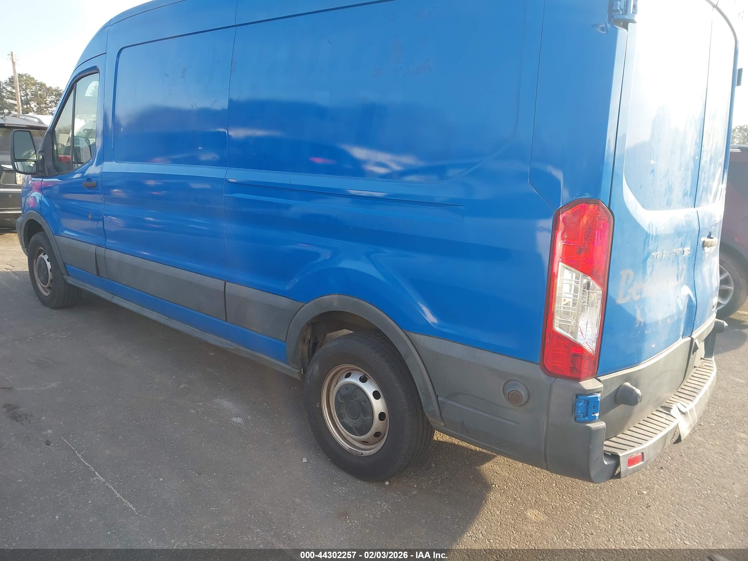FORD TRANSIT-150 image 3