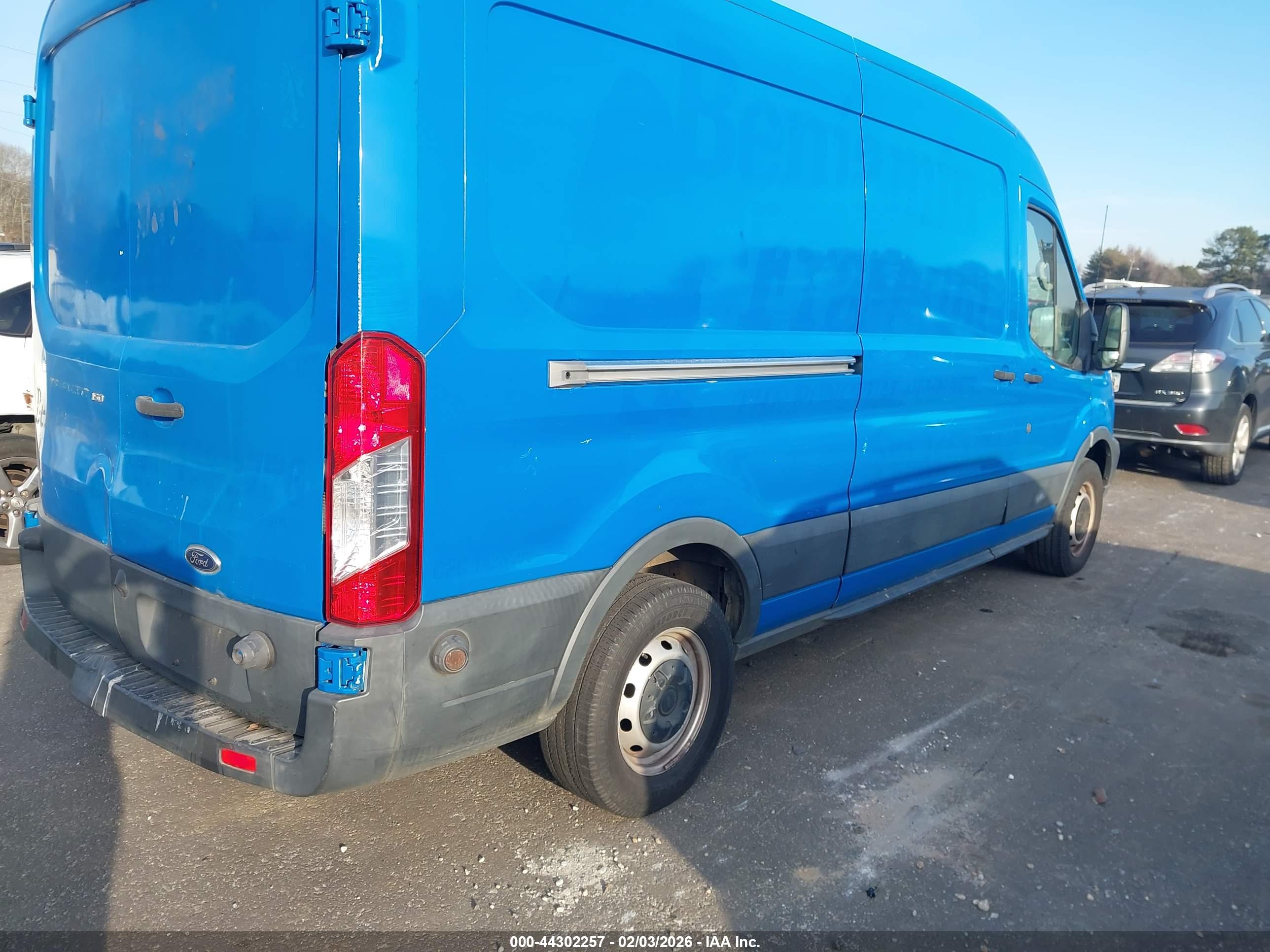 FORD TRANSIT-150 image 4