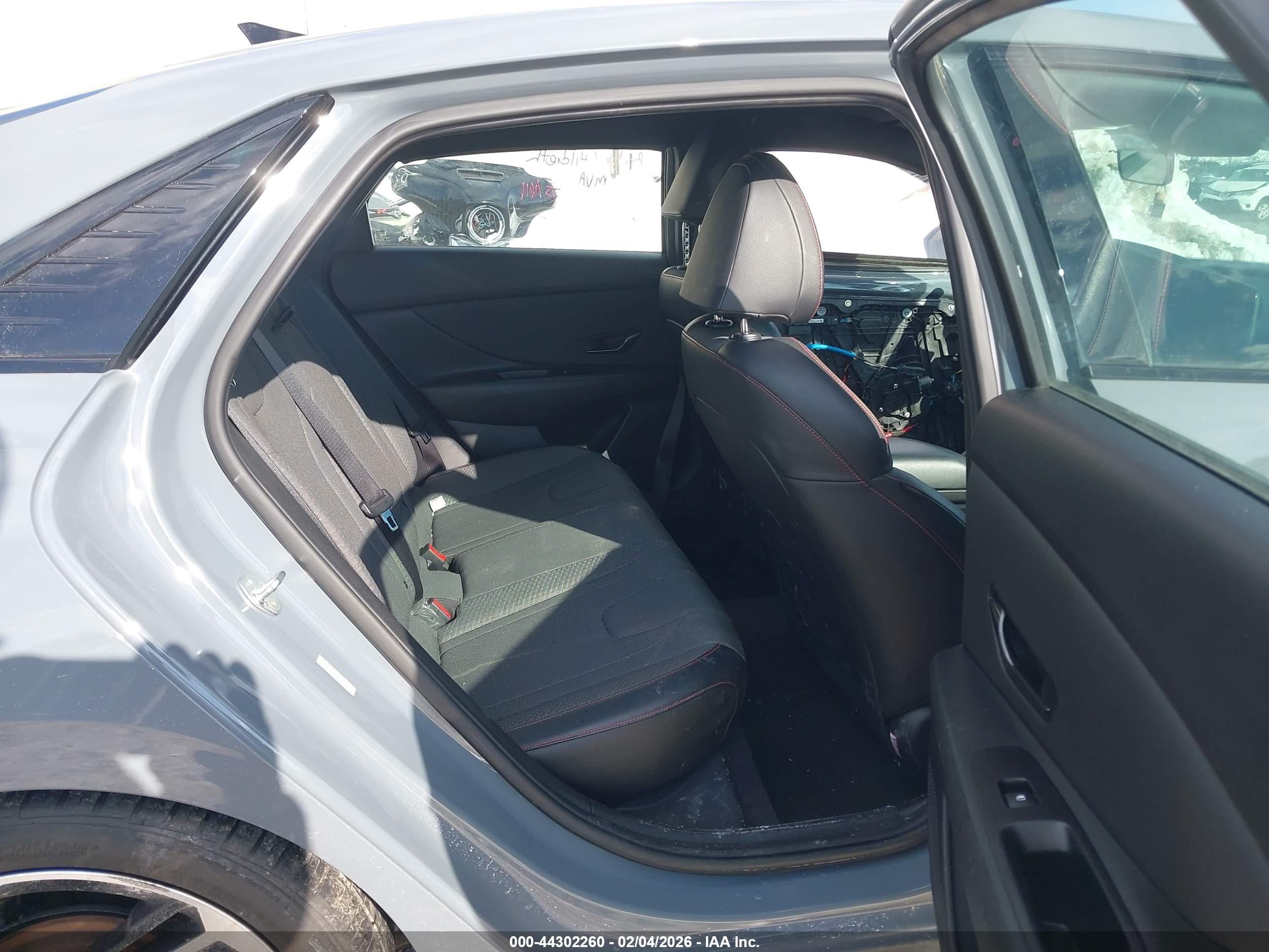 HYUNDAI ELANTRA image 8